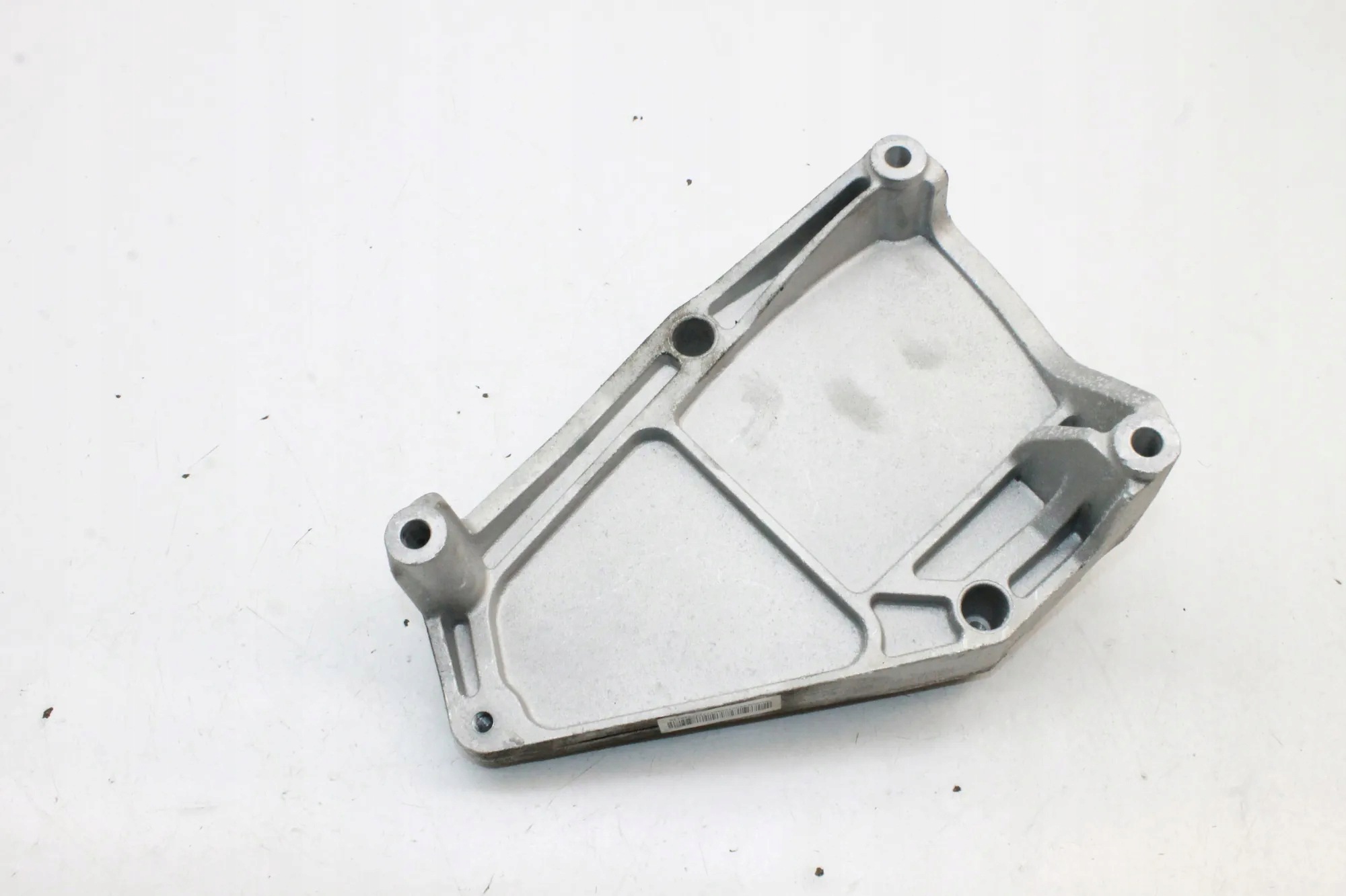 Support de fixation compresseur clim. Volvo EX30 8890235090 image 2