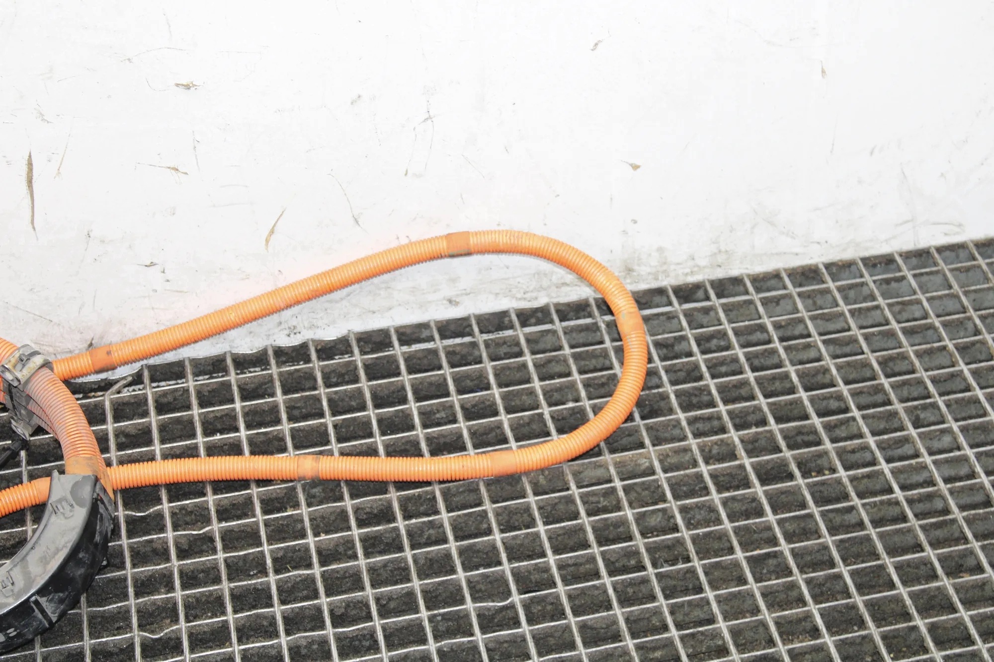 Cable de carga Volvo EX30 2024 315kW OEM 8891752591 image 4