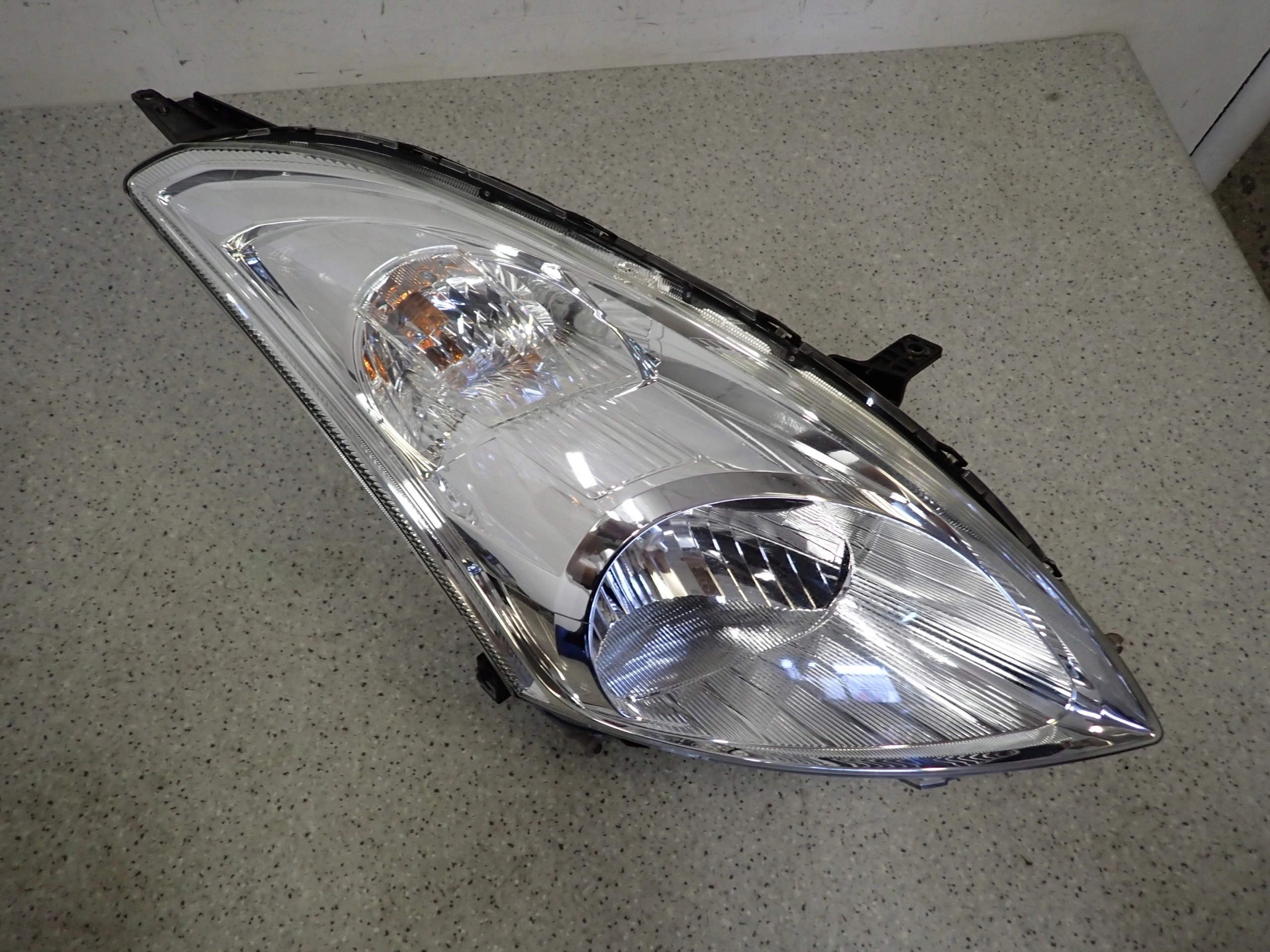 SUZUKI SWIFT MK7 10-16 FRONT HEADLIGHT RIGHT LAMP EUROPE image 8