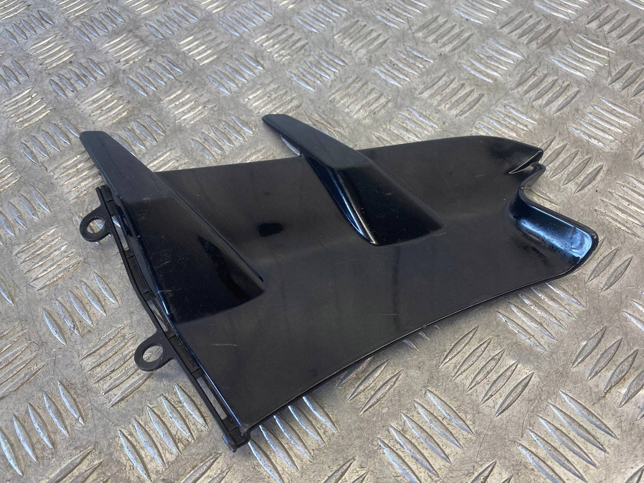 Lokasuojan etulista BMW 4 G26 M 8081698