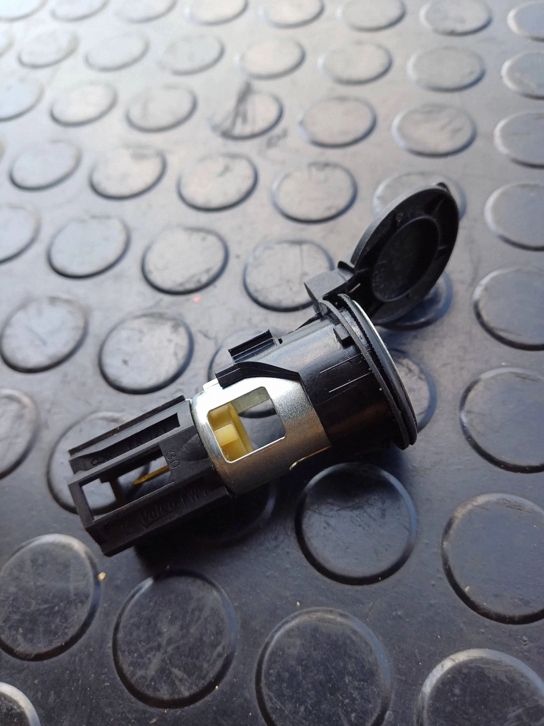 Tomada Isqueiro Traseira VW Passat B8 OEM ABW2919