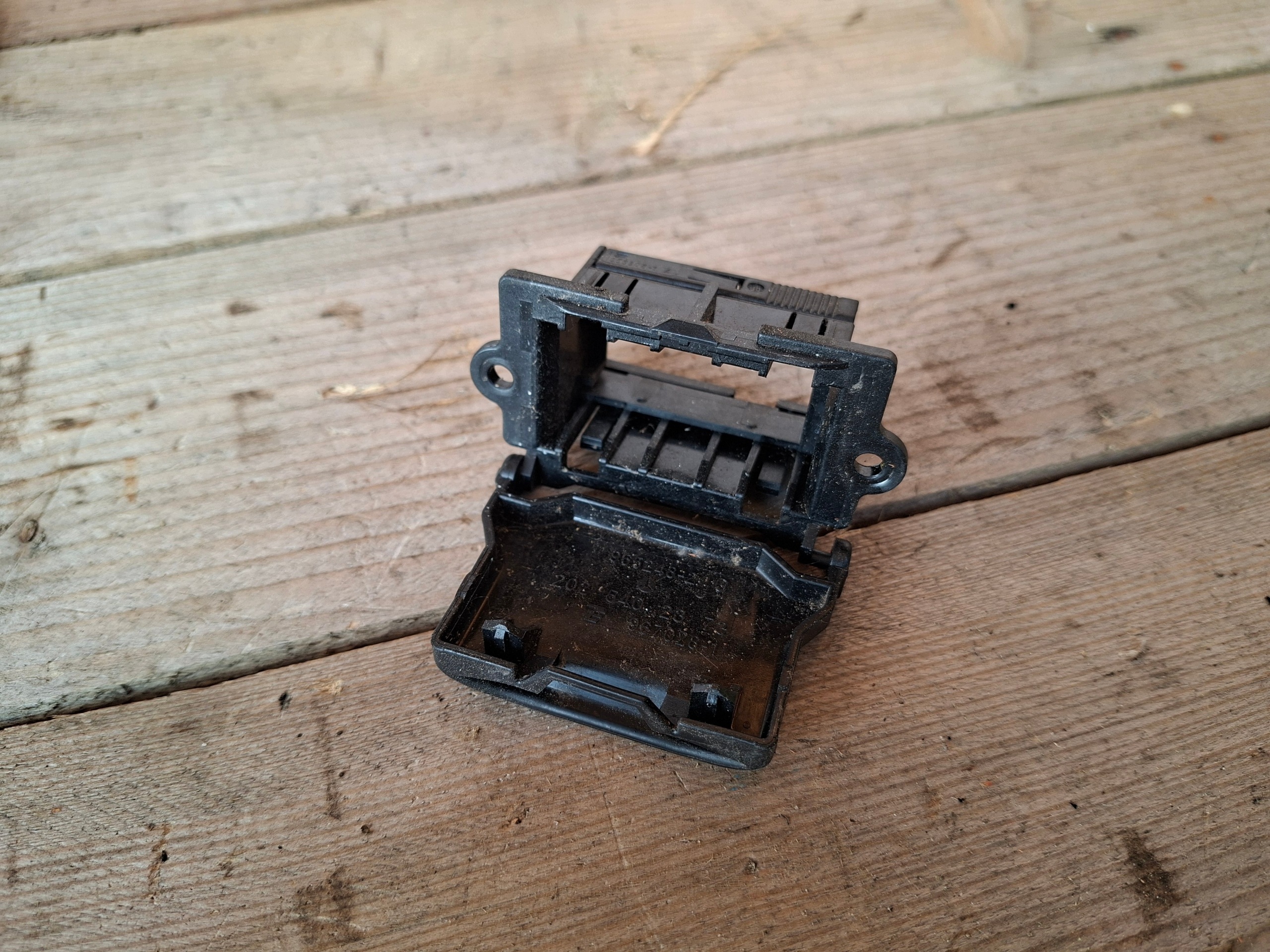 Mercedes-Benz C Adapter OBD 1355308-1 image 5