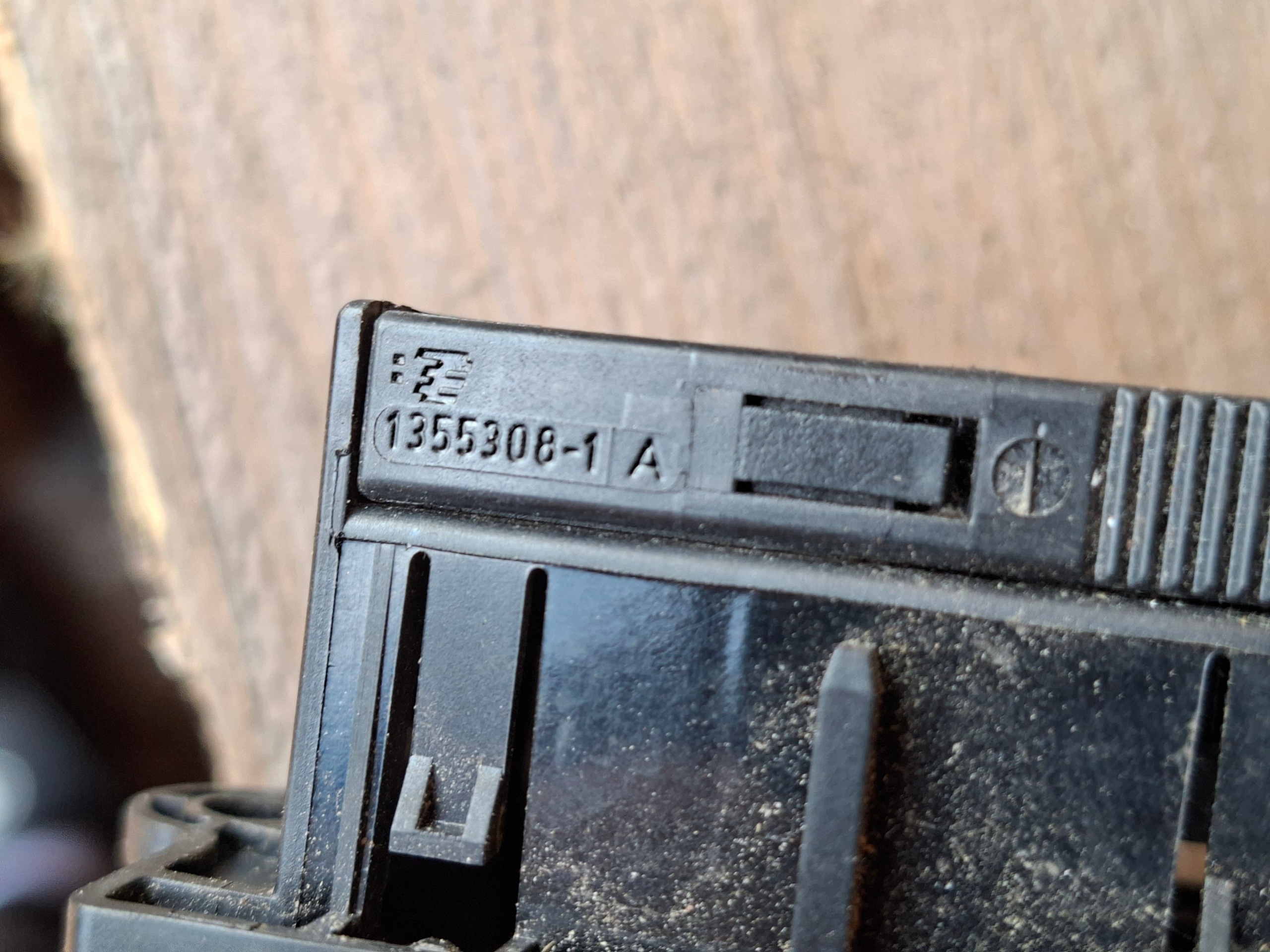 Mercedes-Benz C Adapter OBD 1355308-1 image 8