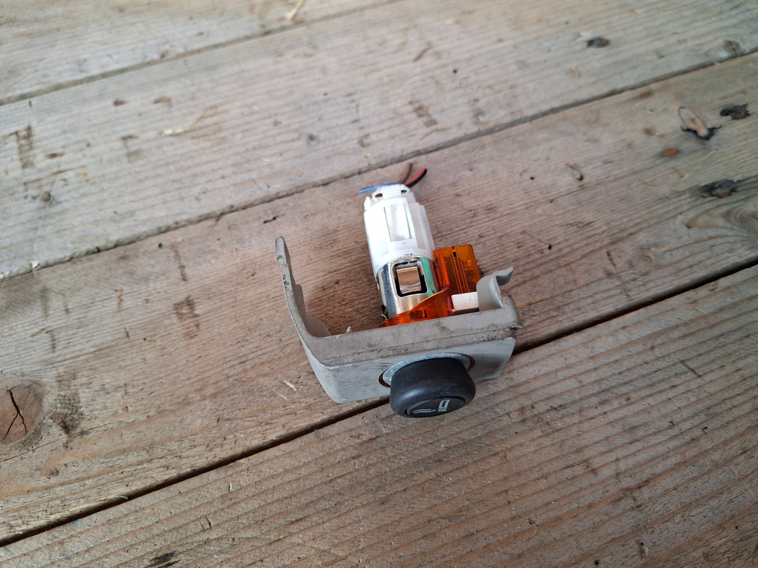 Audi A3 8P Zigarettenanzünder-Buchse OEM 8P08633870 image 4