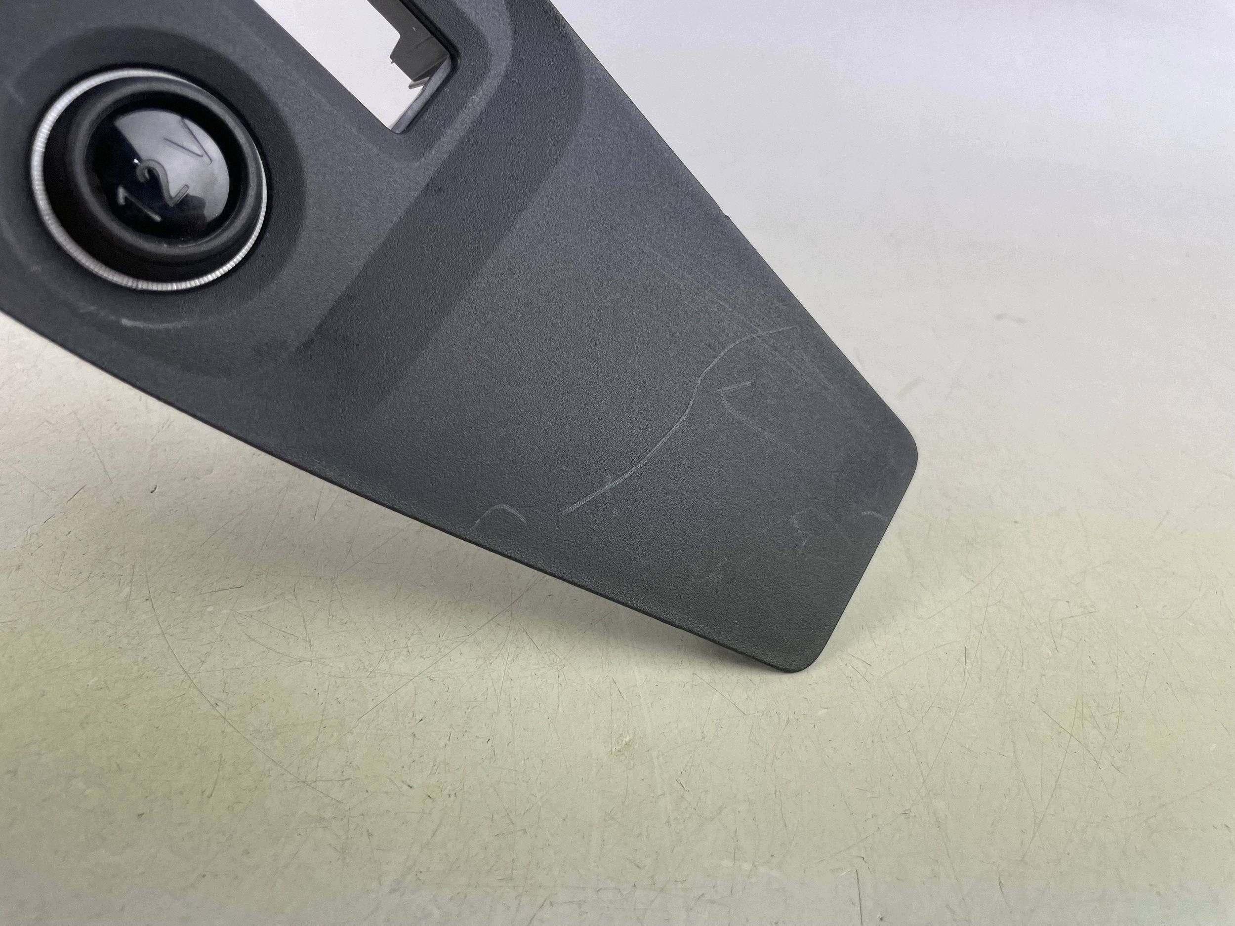 Tomada 12V Dianteira para Mini F66 2025 (Usada) image 10