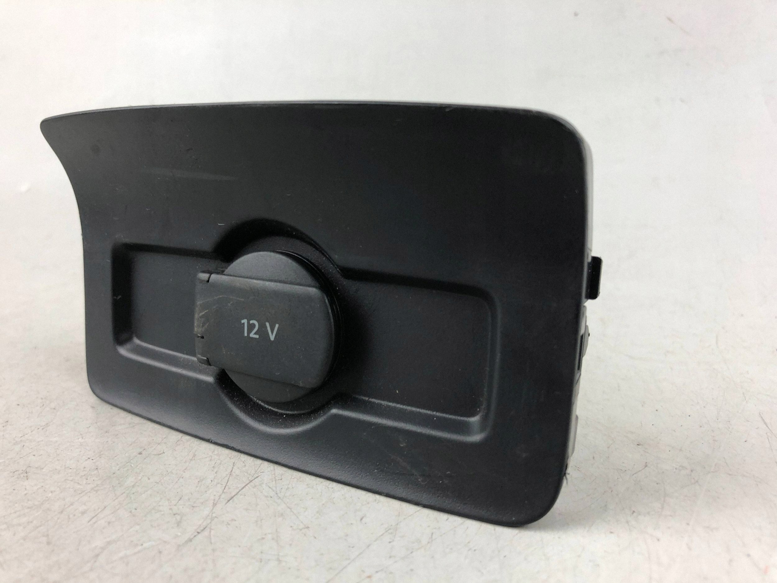Prise 12V arrière Skoda Karoq 2019-2023 image 3