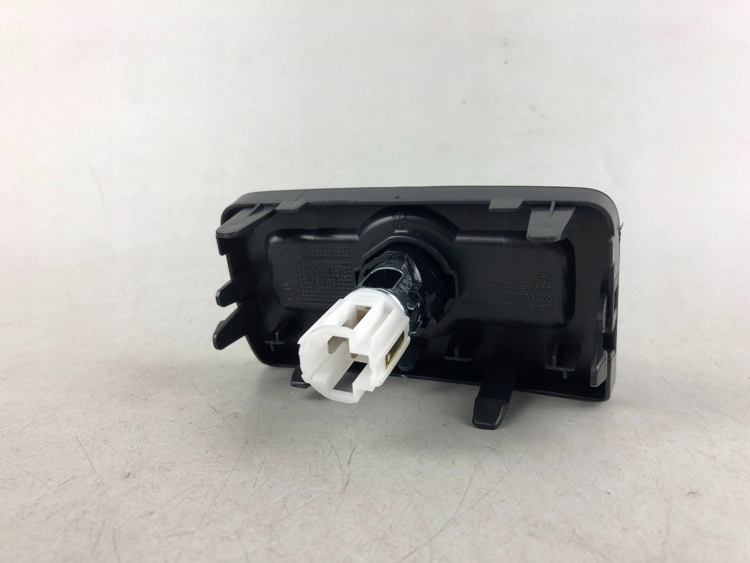 Prise 12V arrière Skoda Karoq 2019-2023 image 9