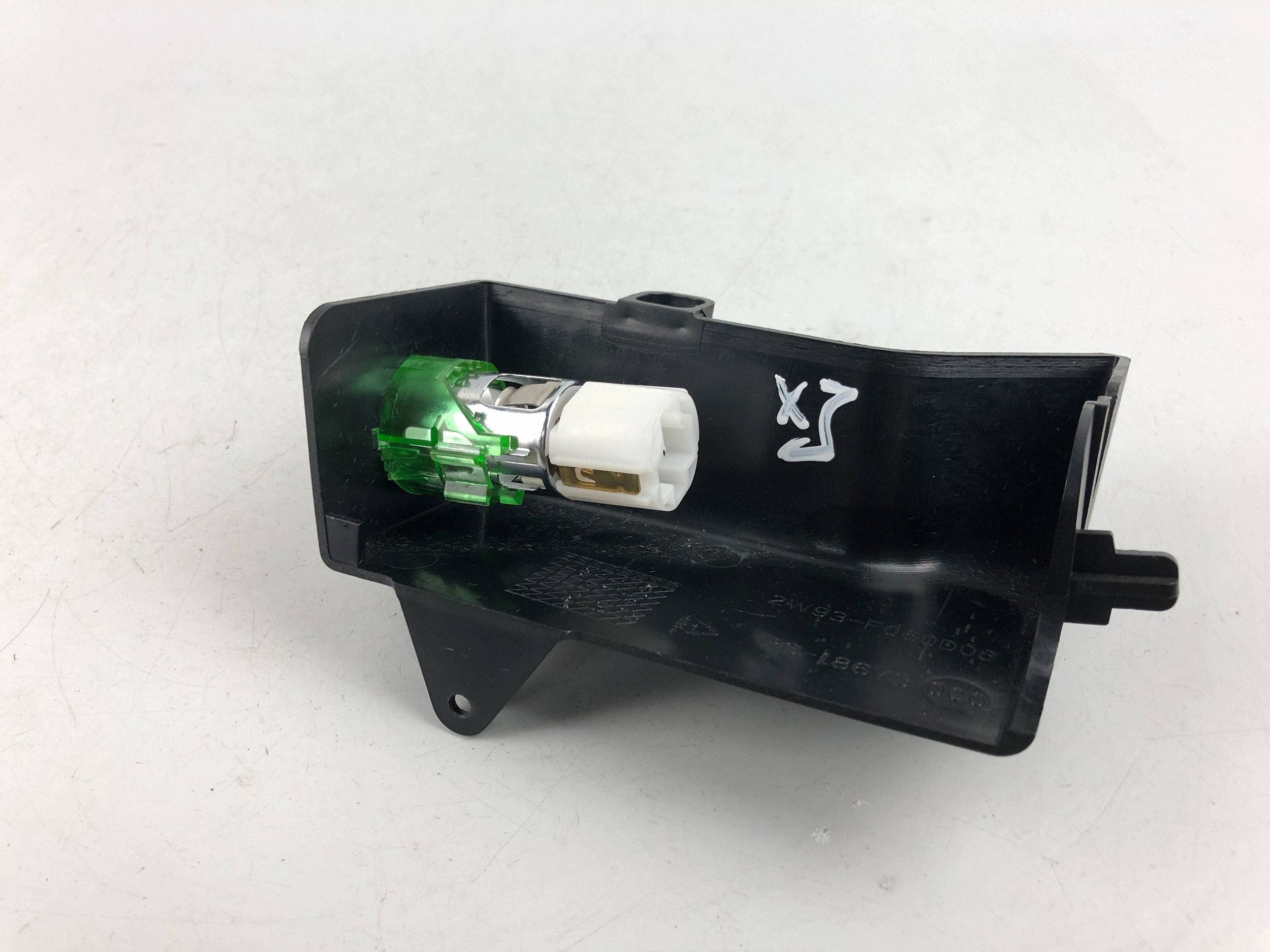 Jaguar XJ X350 12V-uttag (fram) 2W93F060D08 image 8