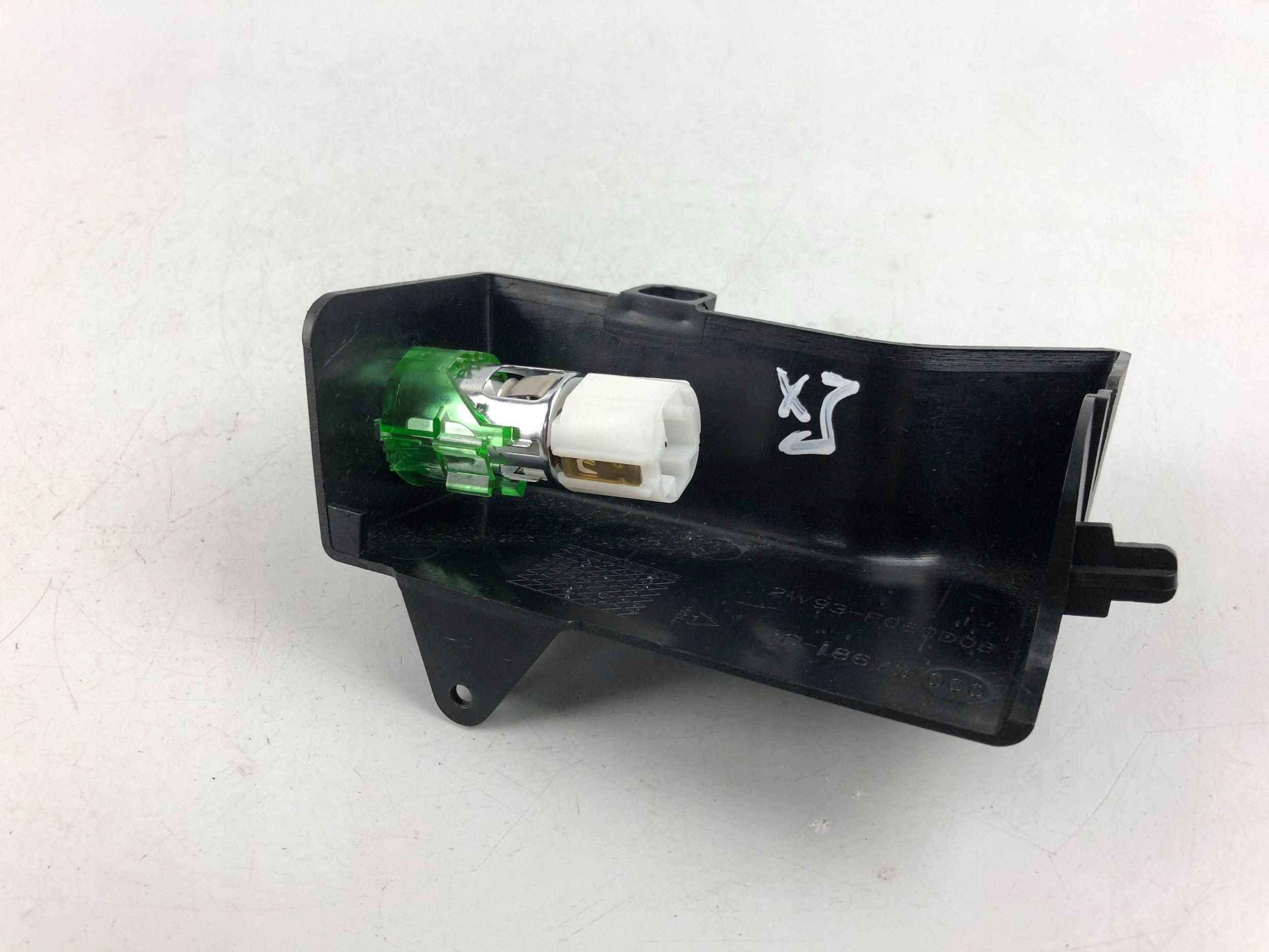 Jaguar XJ X350 12V-uttag (fram) 2W93F060D08 image 9