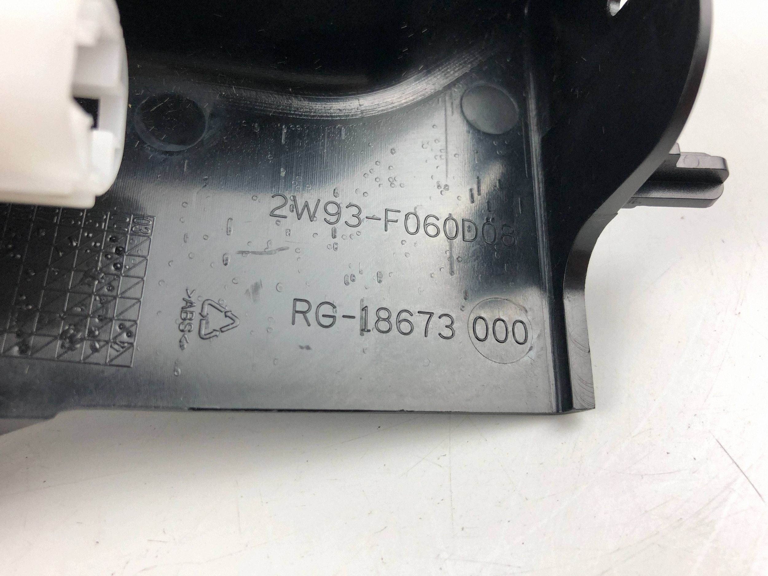 Jaguar XJ X350 12V-uttag (fram) 2W93F060D08 image 10