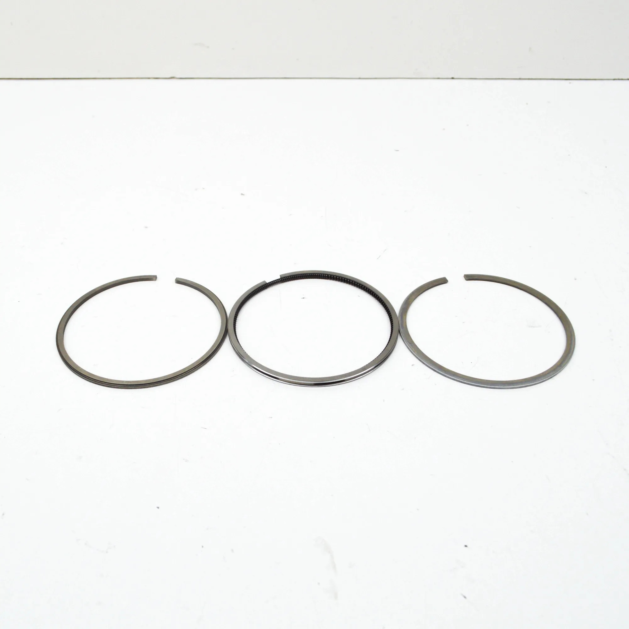 Segments de piston Mercedes S W108 W109 A0010300724
