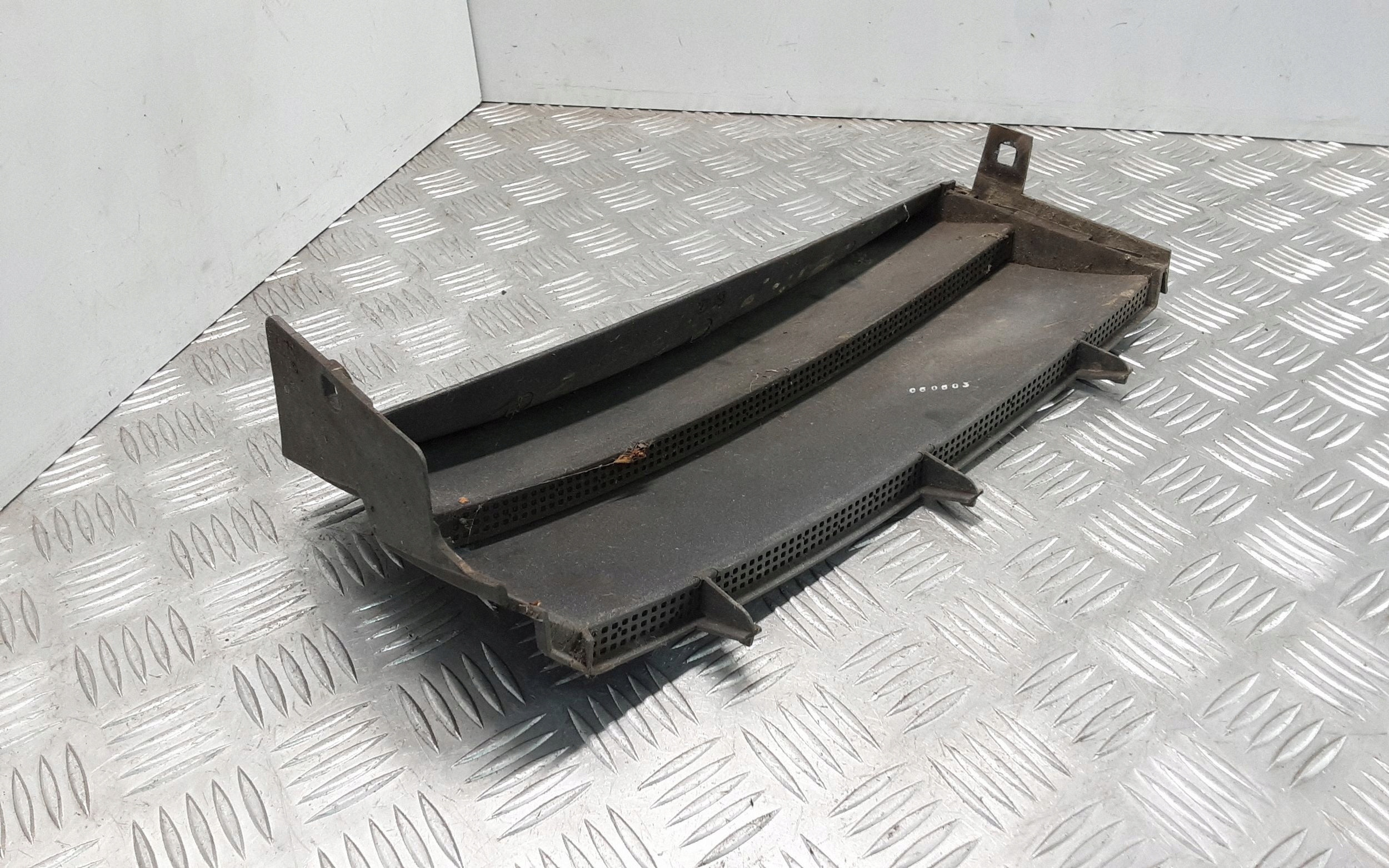 Range Rover L322 Luchtinlaat 7026900 image 4