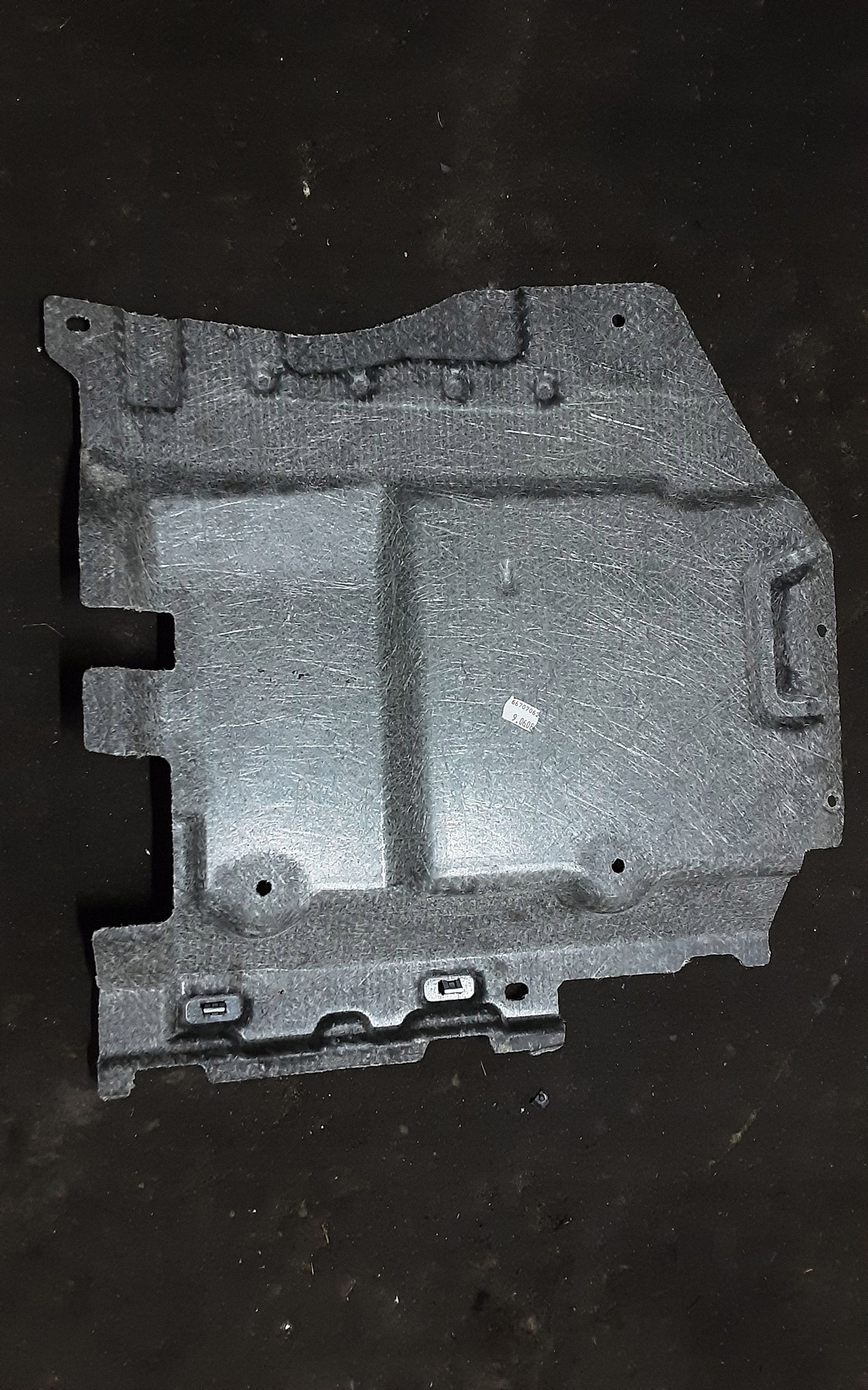 Alustan suojus vasen Mercedes ML W164 A1646801123