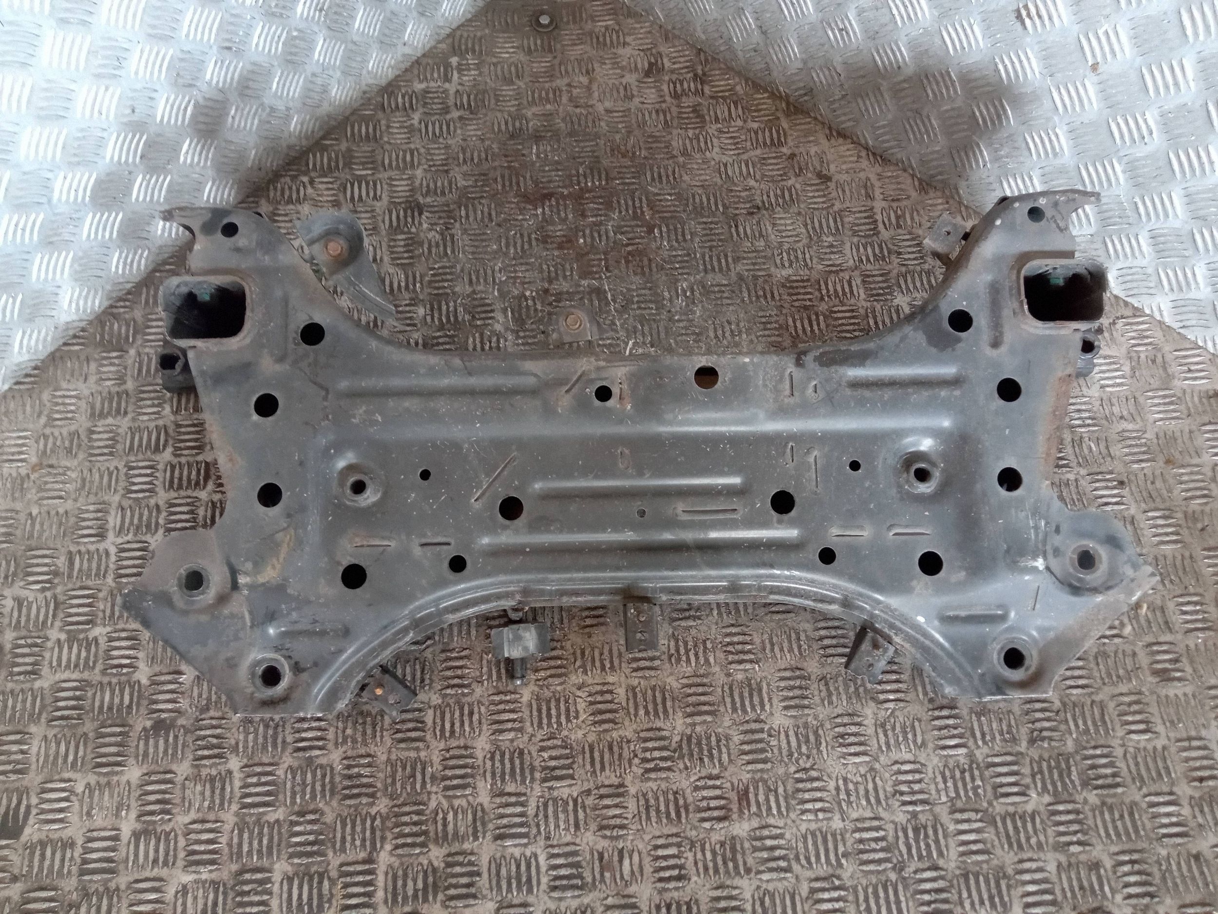Hyundai i20 III Querträger Vorderachse Gebraucht OE 62401-Q0000 image 4