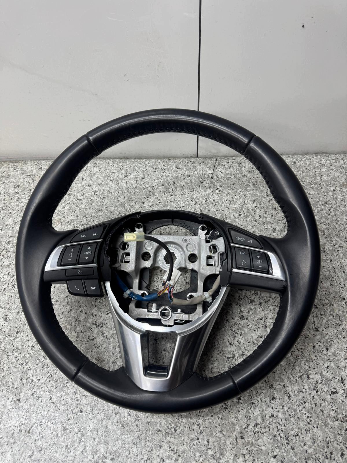 Volante de couro Mazda 6 GJ 2012-2017 original image 2