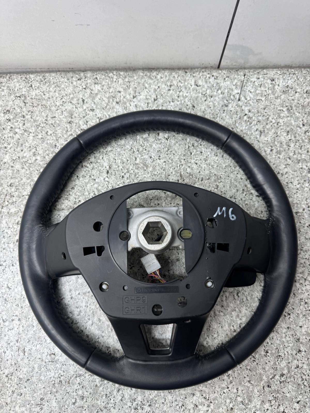 Ohjauspyörä nahka Mazda 6 GJ 2012-2017 alkuperäinen