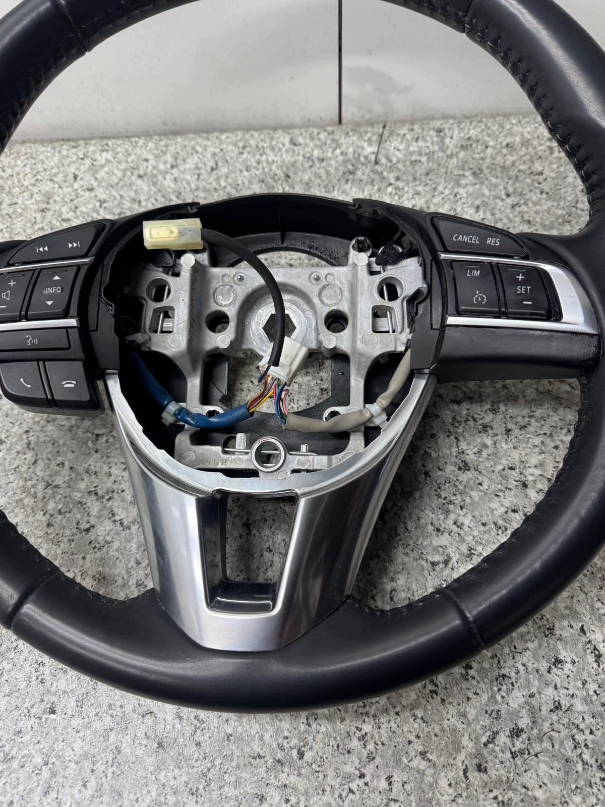 Volante de couro Mazda 6 GJ 2012-2017 original image 4