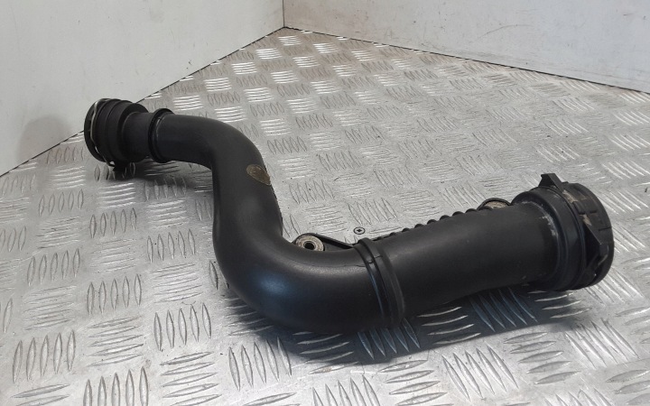 Seat Leon välijäähdyttimen letku 2024 2.0L 1k0145762s