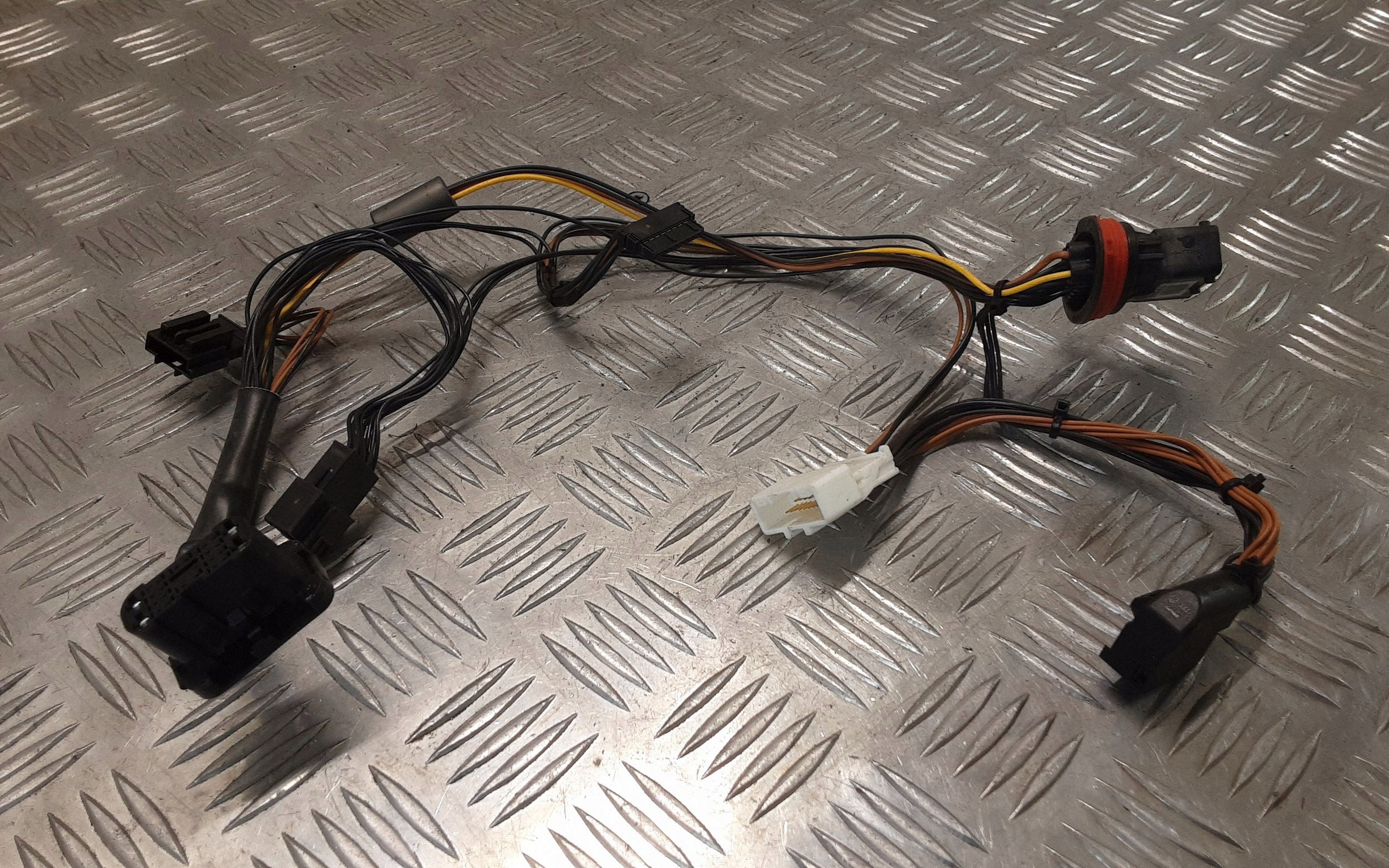 2012 Audi A6 S6 C7 4G Headlamp beam 17815602