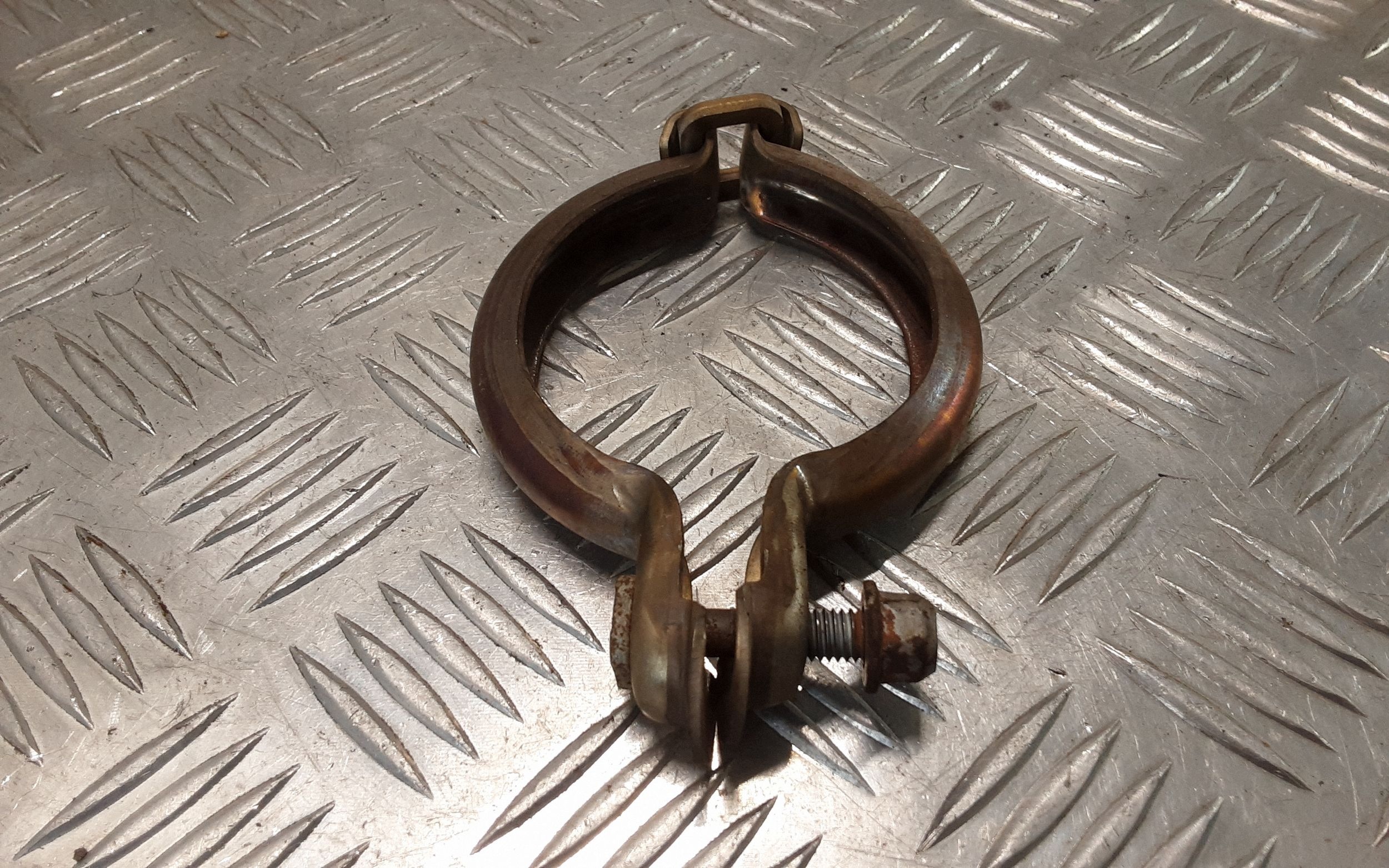 Abrazadera de escape Toyota Land Cruiser J150 ERN49913 image 2