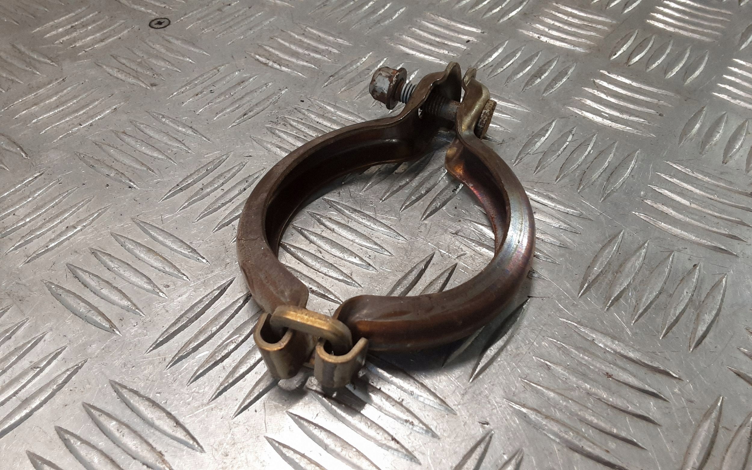 Abrazadera de escape Toyota Land Cruiser J150 ERN49913 image 3