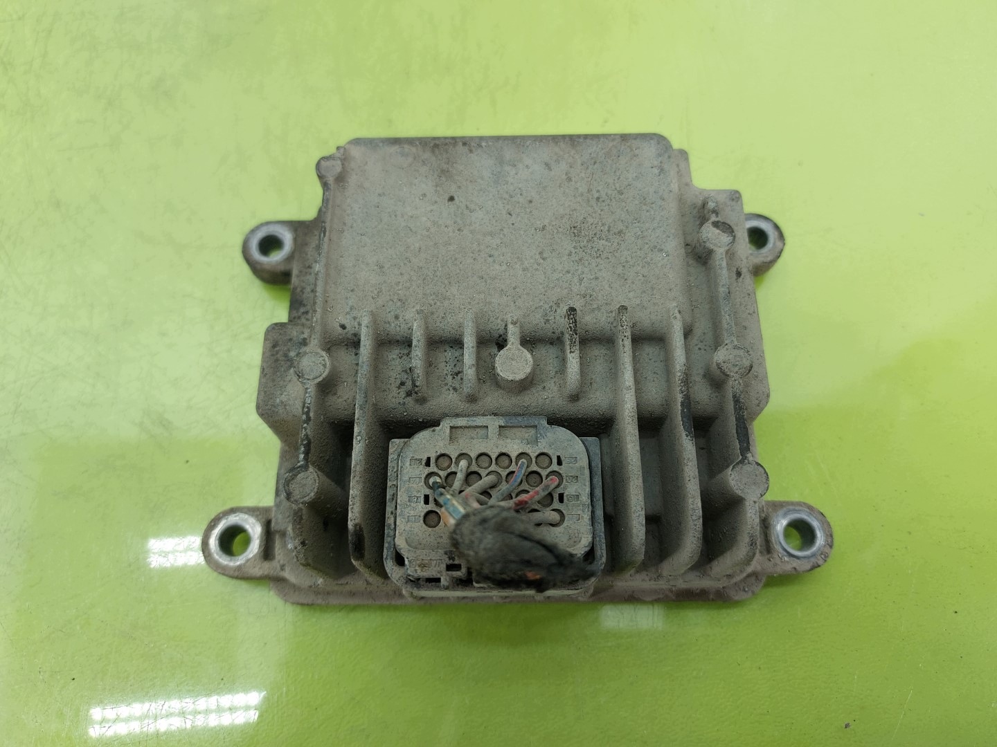 Opel Combo C 1.7 DTI brandstofpomp controller image 2
