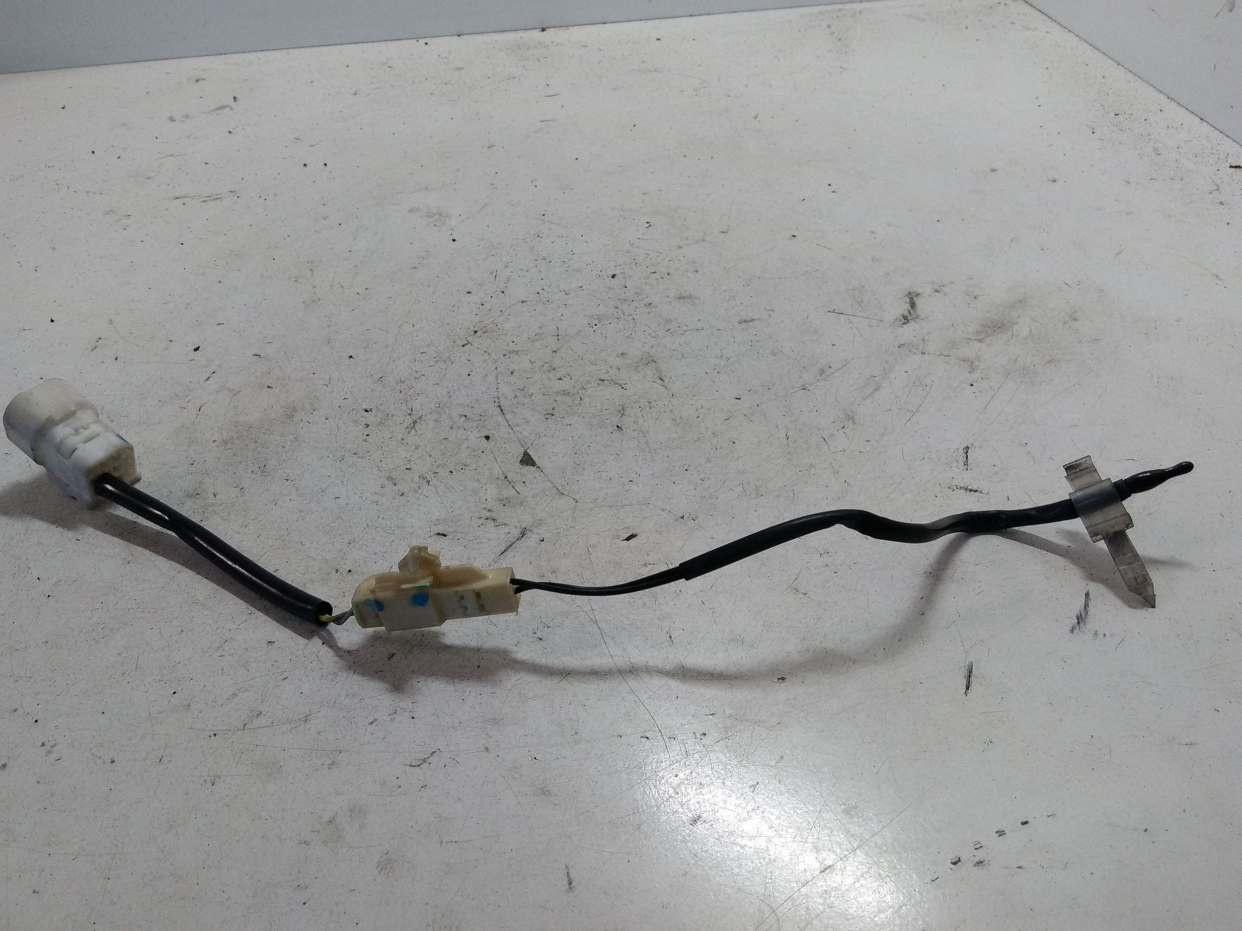 Toyota Land Cruiser HDJ90 Temperatursensor 825011C image 2