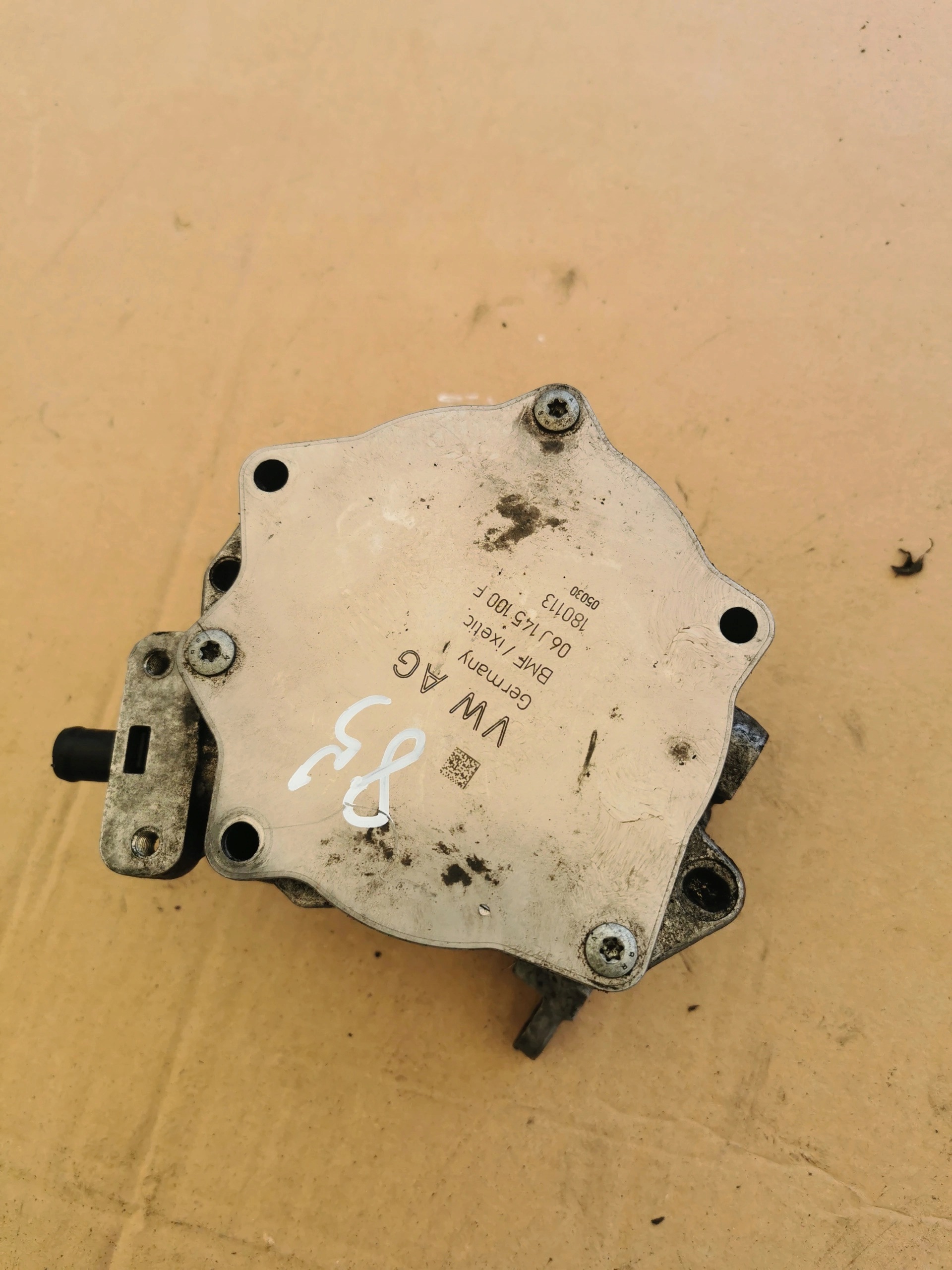 Audi VW A4 B8 A5 Q5 A3 8P Vacuum Pump 06J145100F