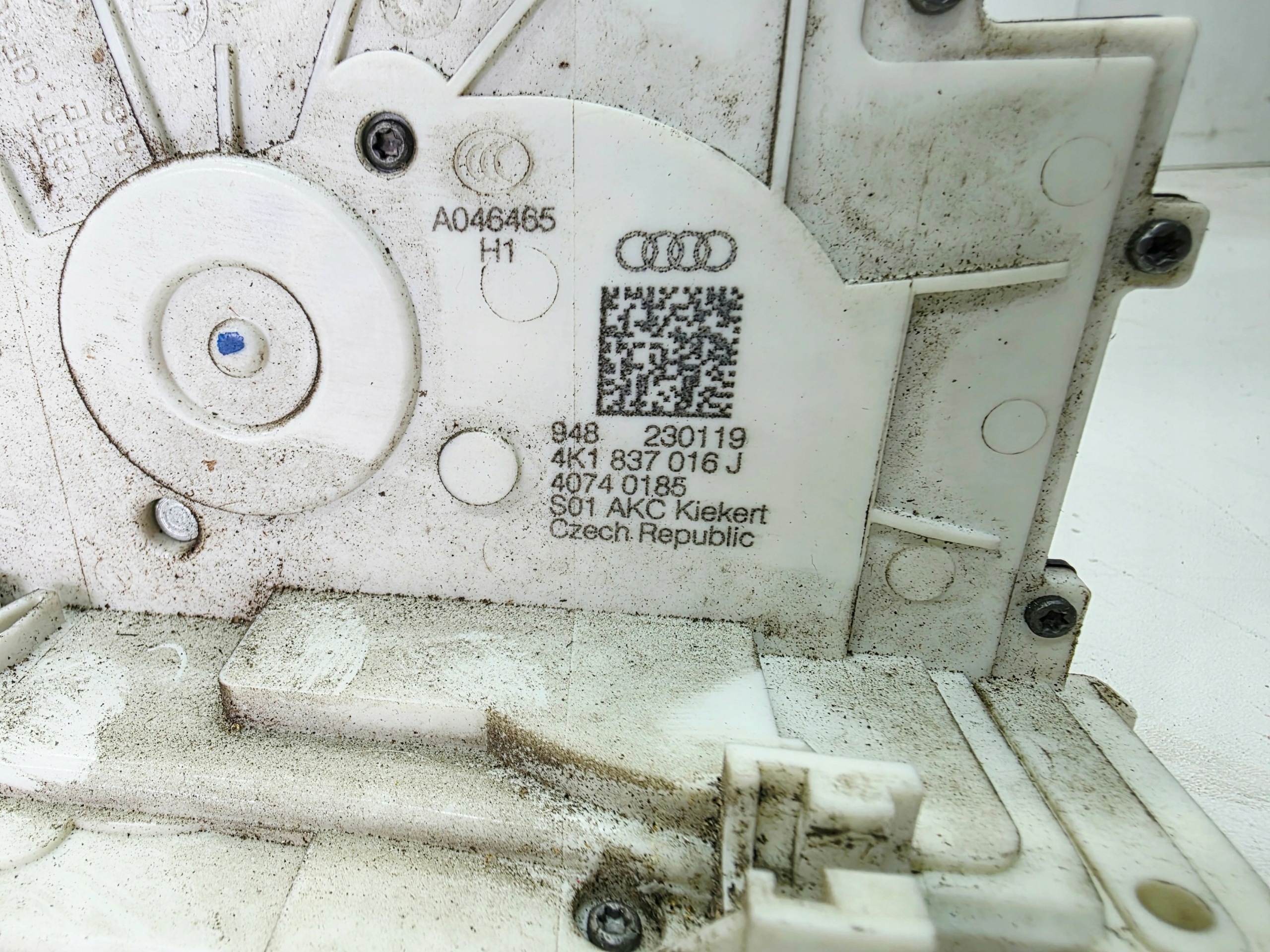 Dörrlås höger fram Audi A6 C8 4K1837016J 9 pin image 5