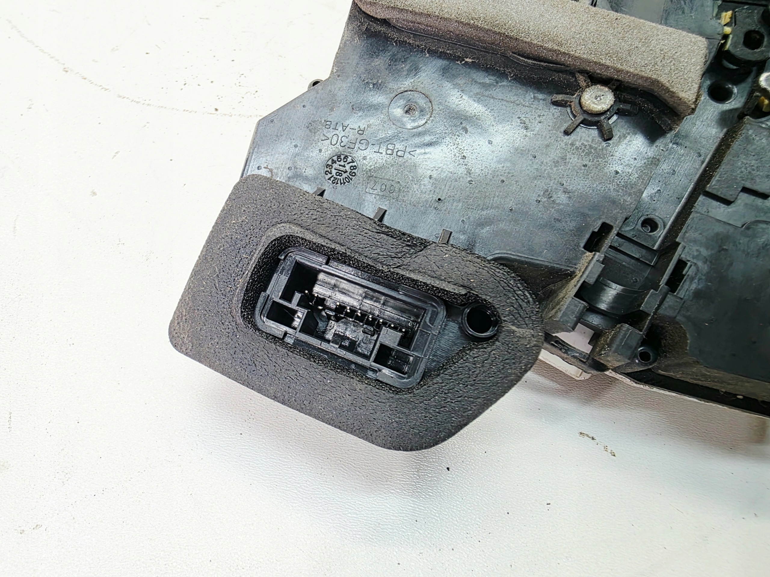 Dörrlås höger fram Audi A6 C8 4K1837016J 9 pin image 8