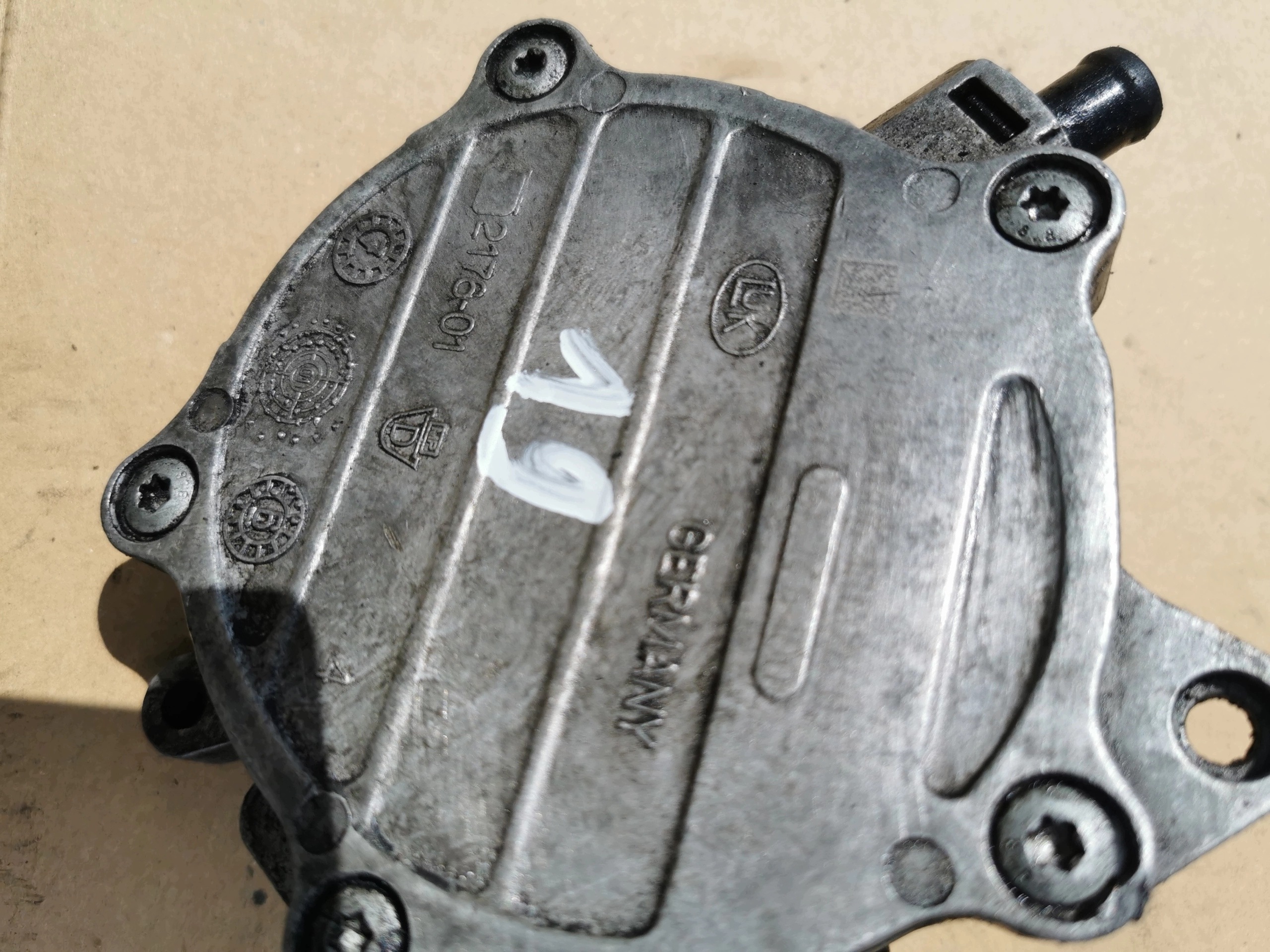 Audi A4 B7 2.0TFSI Vacuum Pump 2176-01 Used OEM