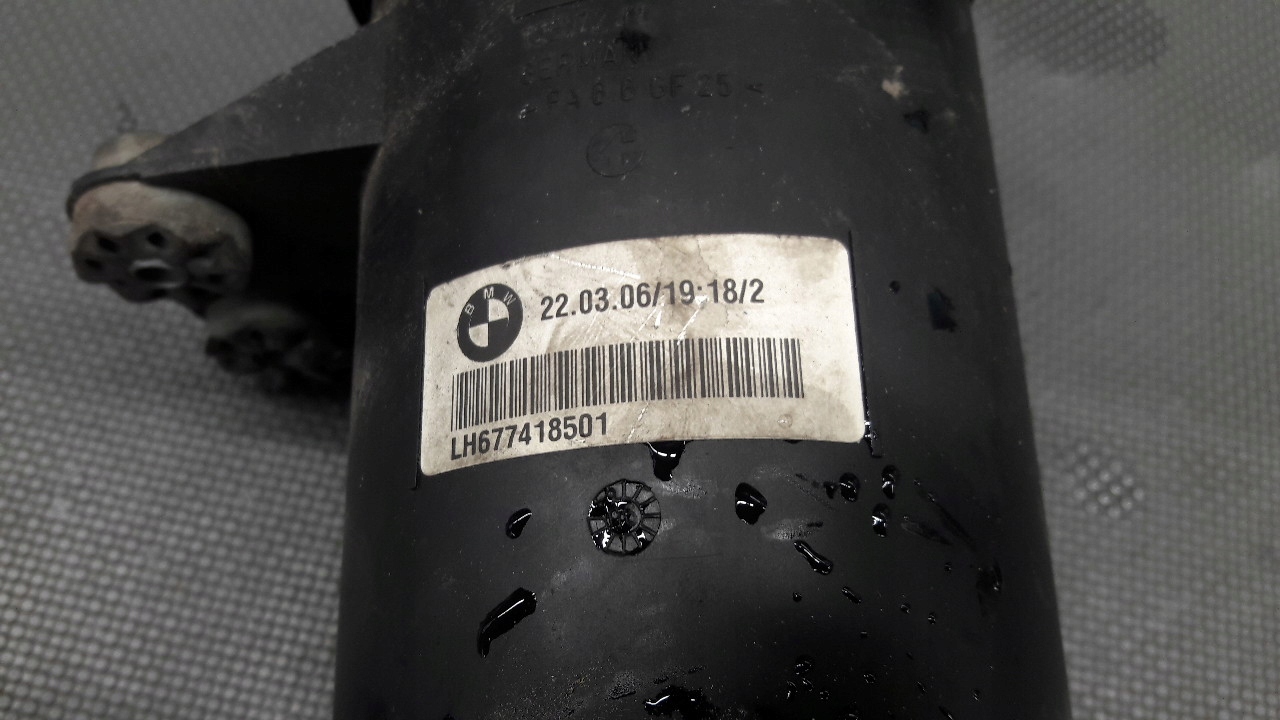LH677418501 Ohjaustehostimen säiliö BMW E61