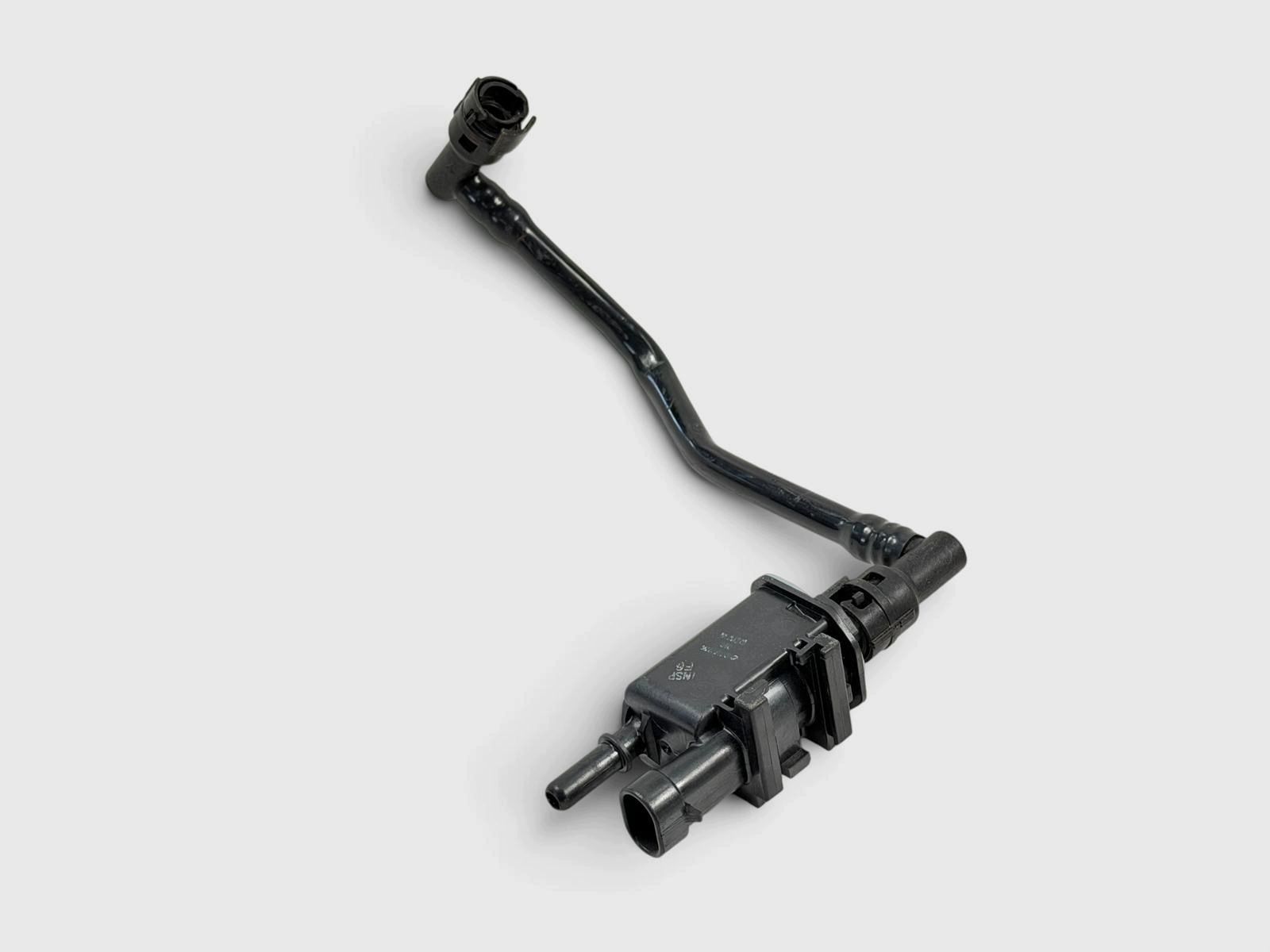 CADILLAC ESCALADE 6.2 V8 07-14R Polttoainehöyrynventtiili OEM 12GM201A