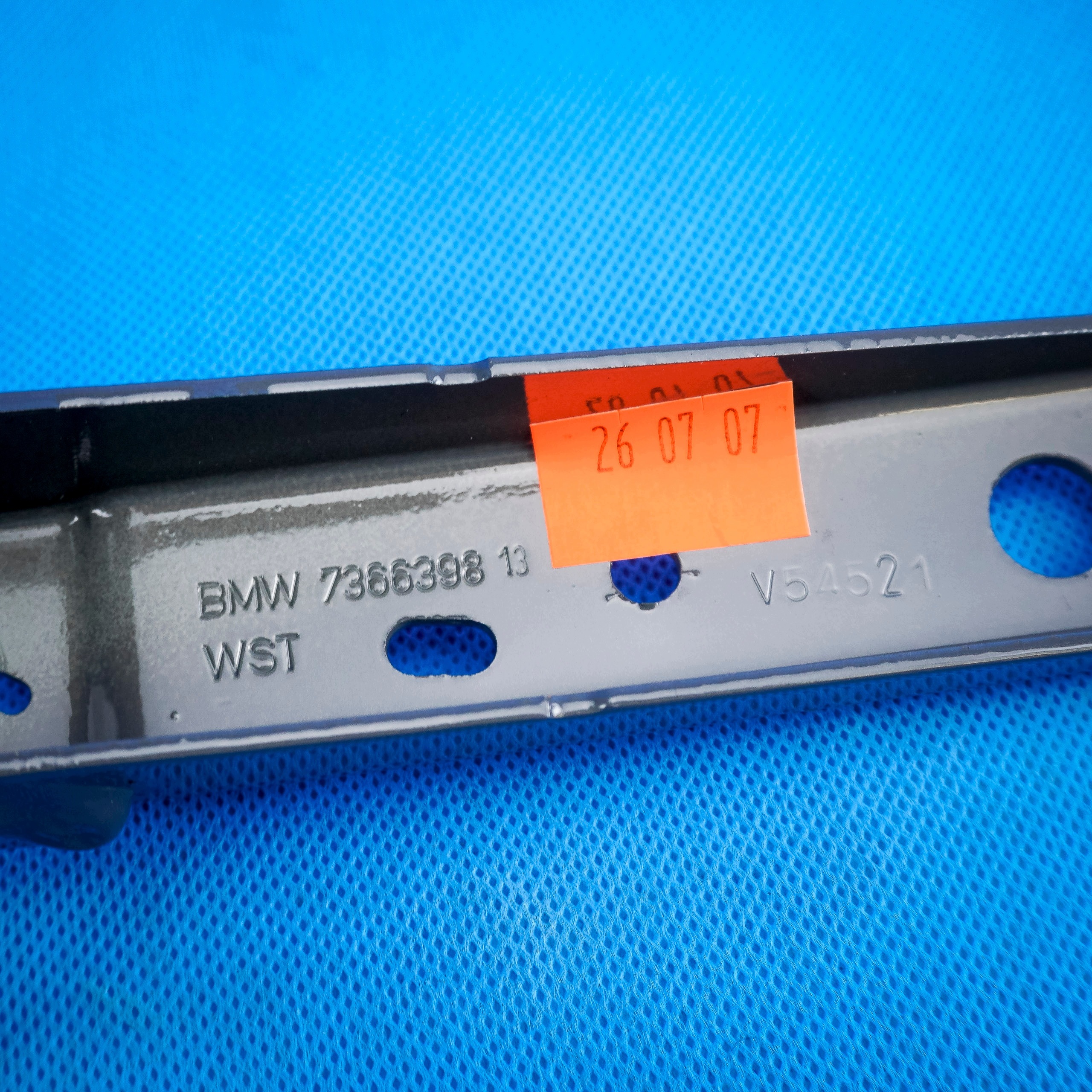 BMW 5 G30 Tailgate Hinge Right Used image 4