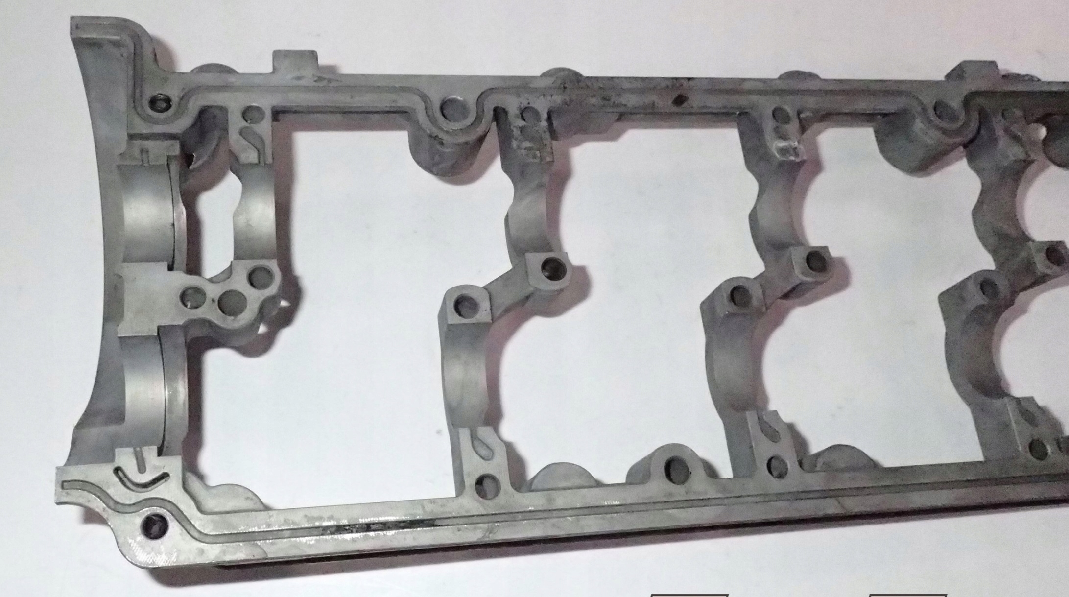 Culasse gauche Audi A8 D3 4.2 TDI BVN 057285F 057103285F image 5