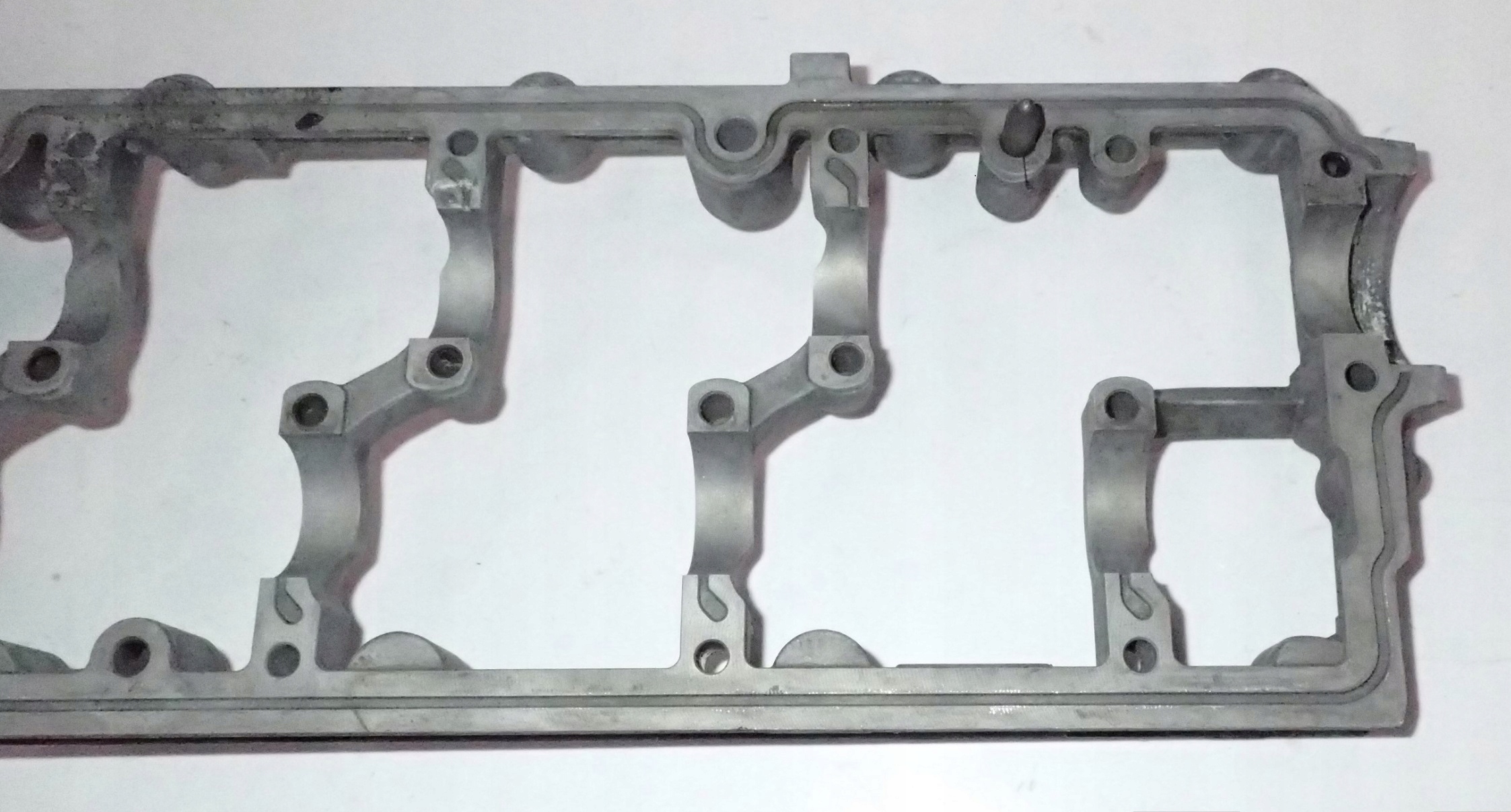 Culasse gauche Audi A8 D3 4.2 TDI BVN 057285F 057103285F image 6