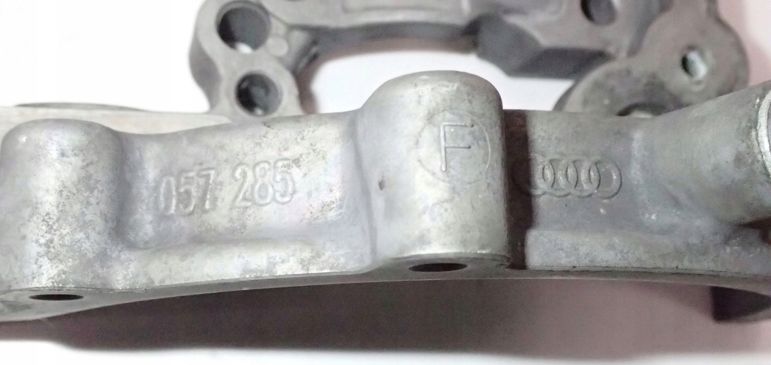 Culasse gauche Audi A8 D3 4.2 TDI BVN 057285F 057103285F image 8