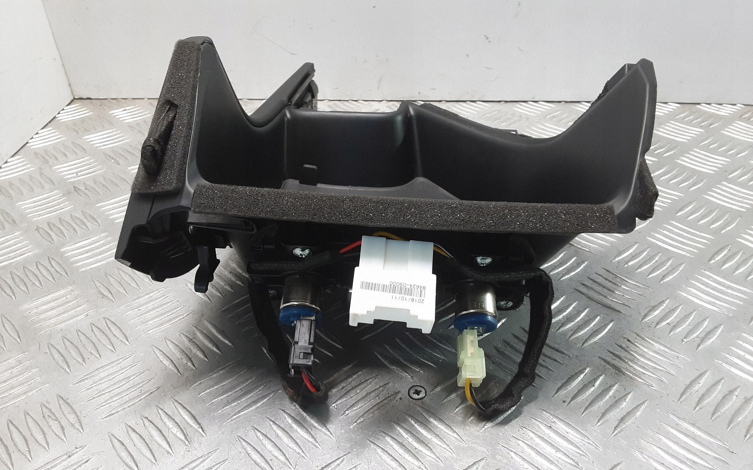 KIA Sportage 2019 Zigarettenanzünder vorne 84690F1501 image 4