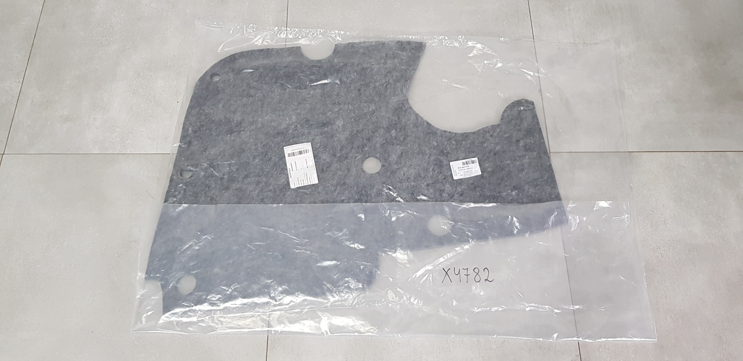 Audi Q3 etuovien äänieriste 8U0863979