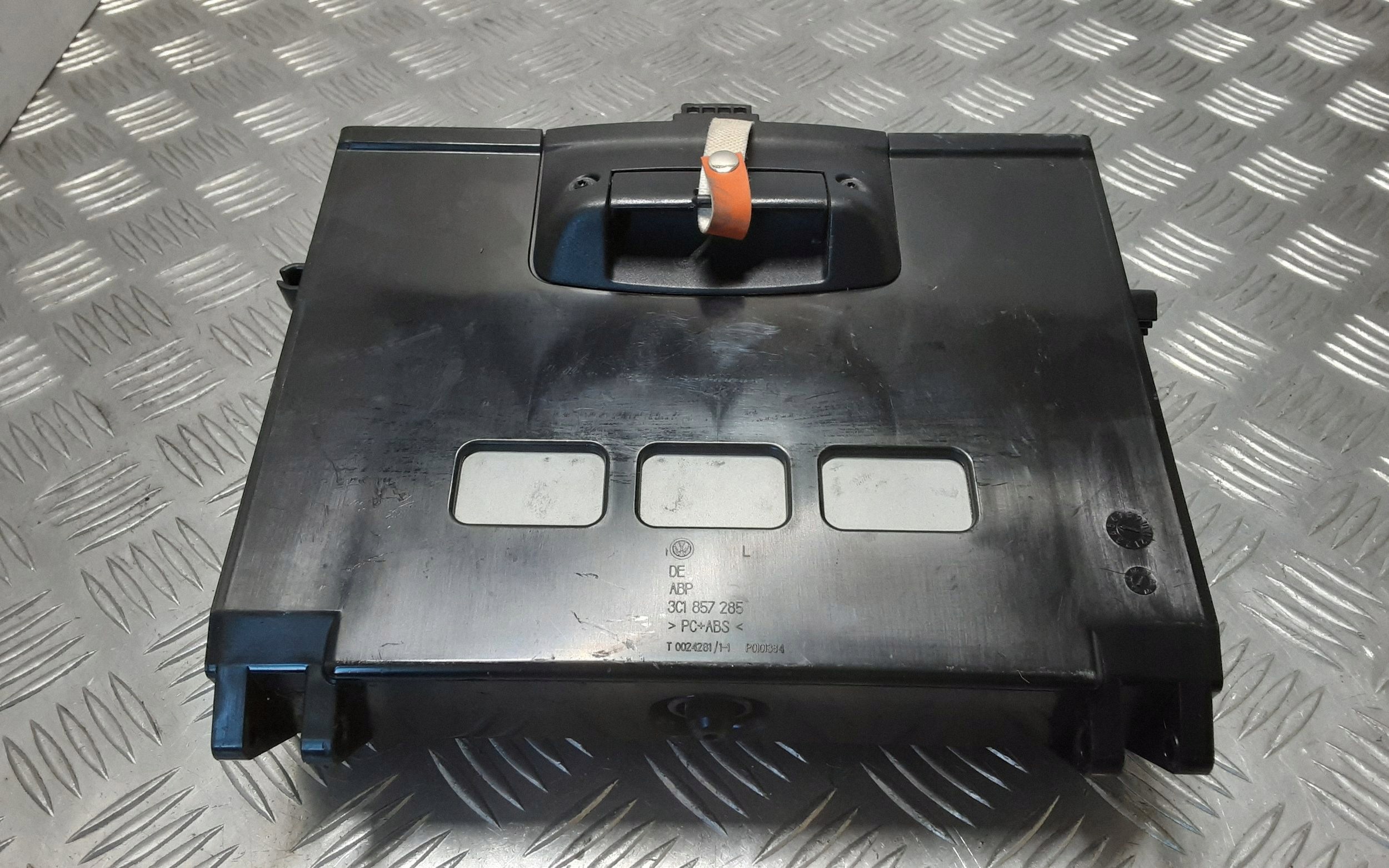 VW Passat B6 CD-vaihtaja 3C1857097 image 3
