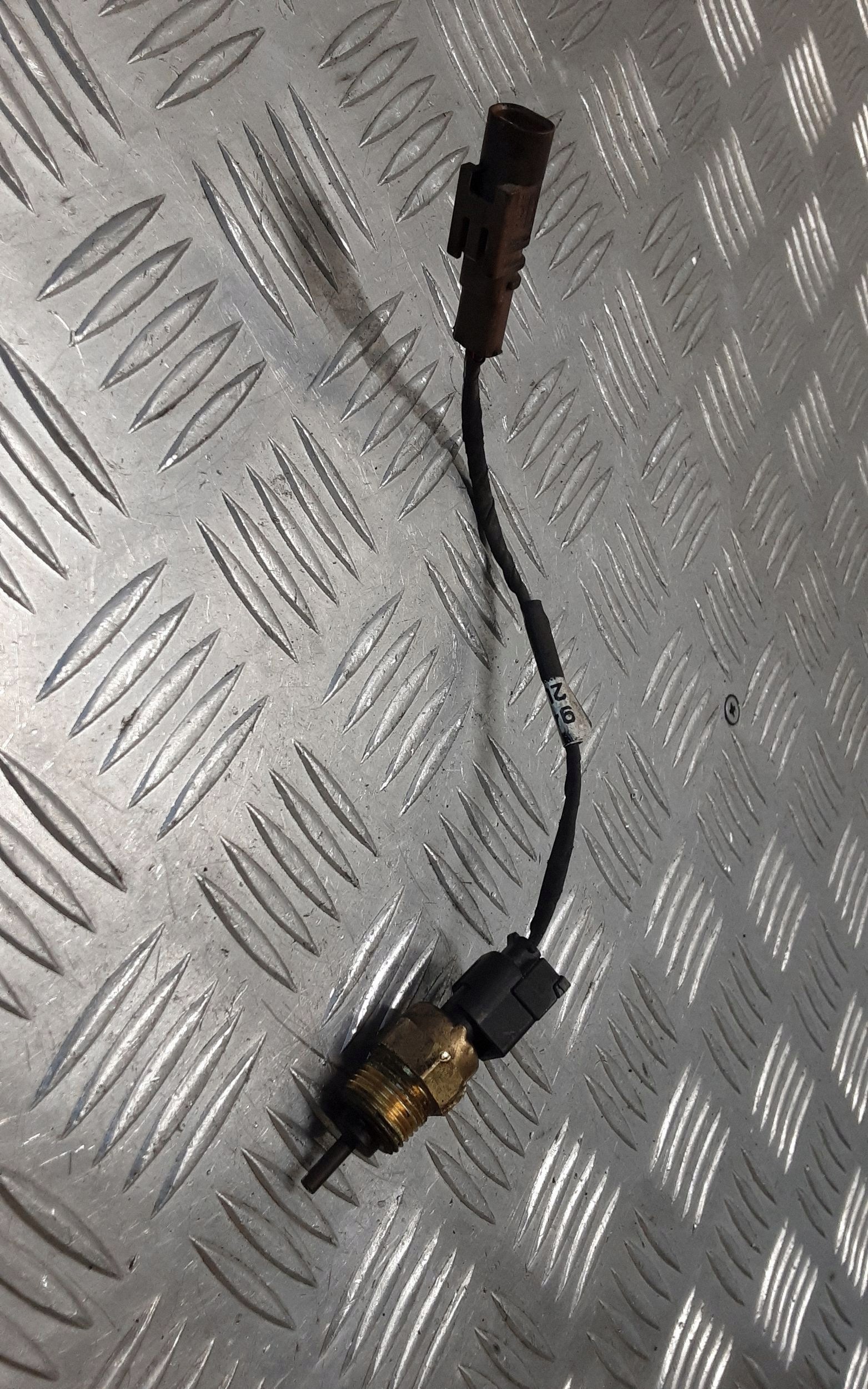 Kia Sportage 2019 Kühlmitteltemperatursensor 2U100 image 3