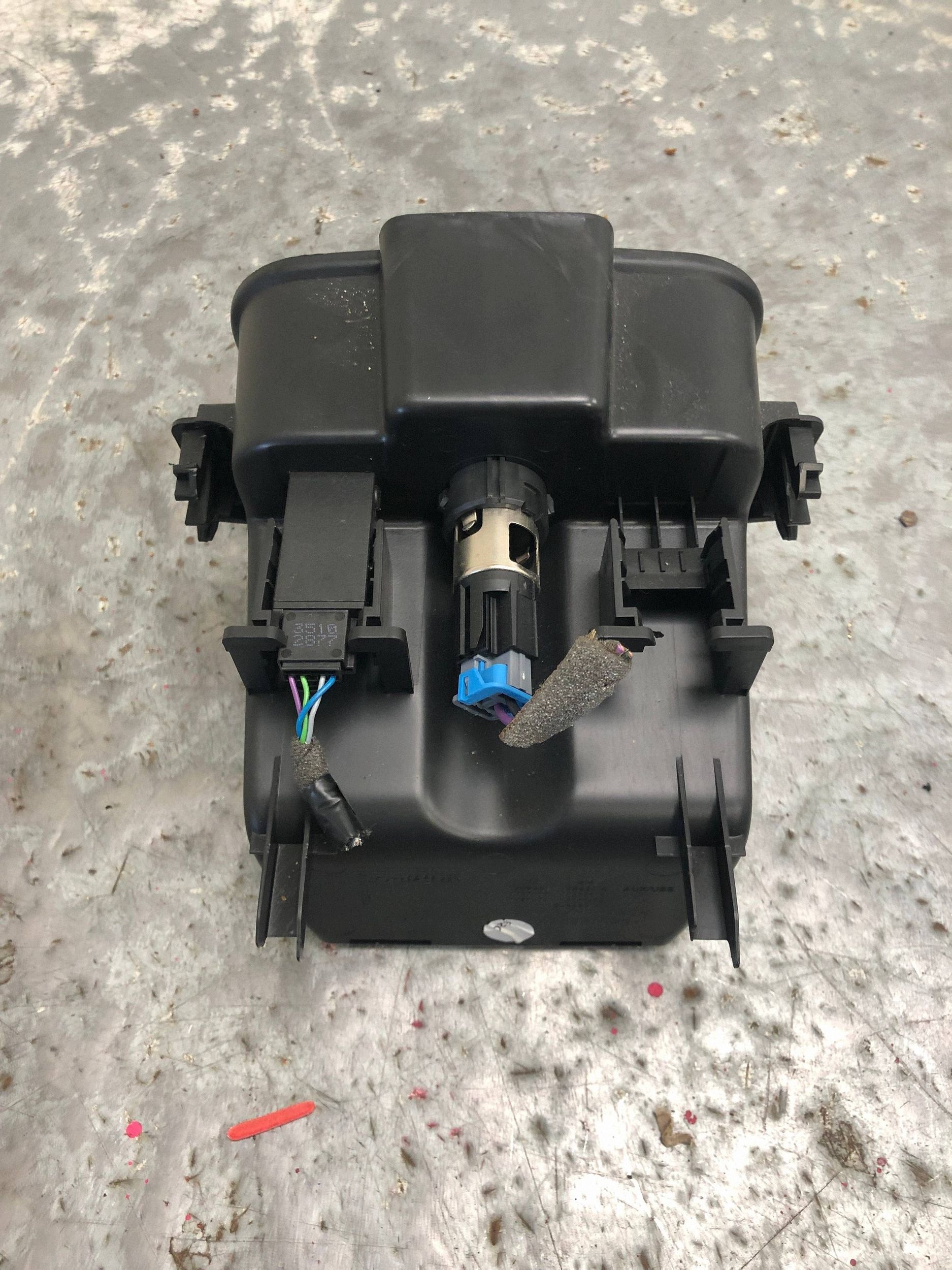 Tomada Isqueiro Opel Astra J 13262614 Usada image 3