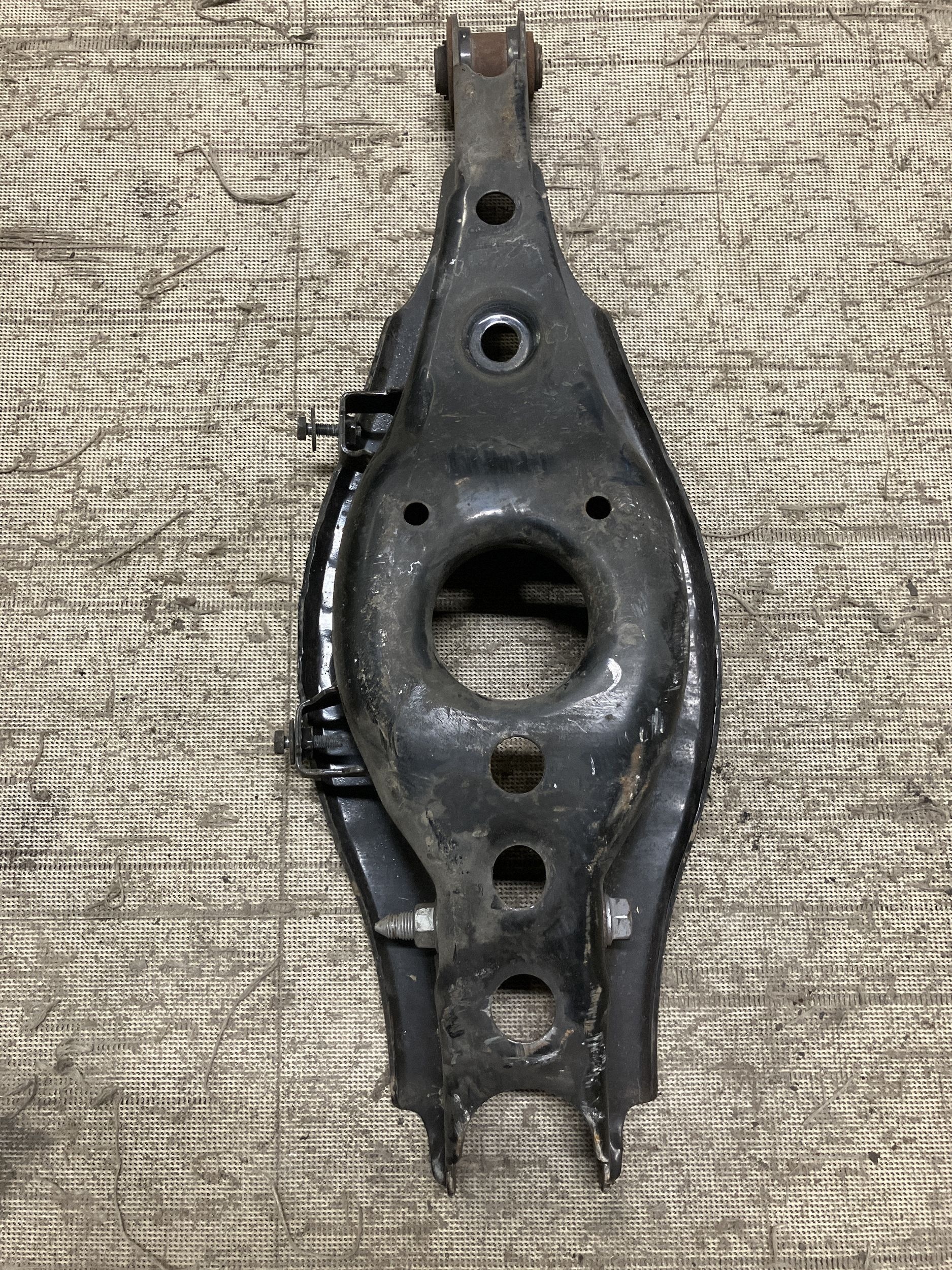 Support ressort arrière Toyota Auris E180 ERN64108 image 2