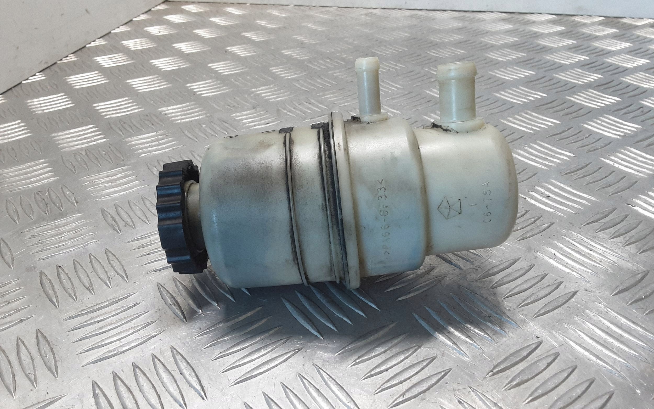 Ohjaustehostimen säiliö Chrysler Grand Voyager V (RT) 2.8L OEM 04721497AB image 2