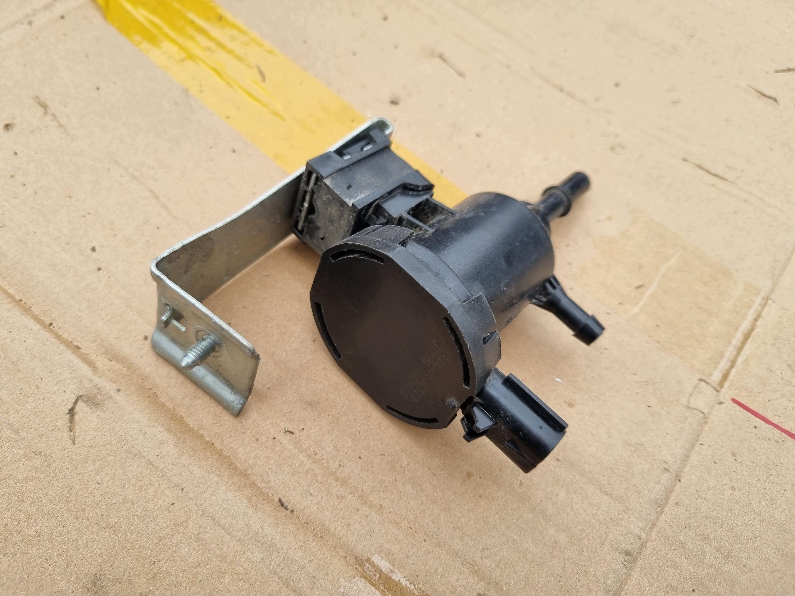 Bränsletrycksregulator Mercedes W205 2.0 A00014760532 image 2
