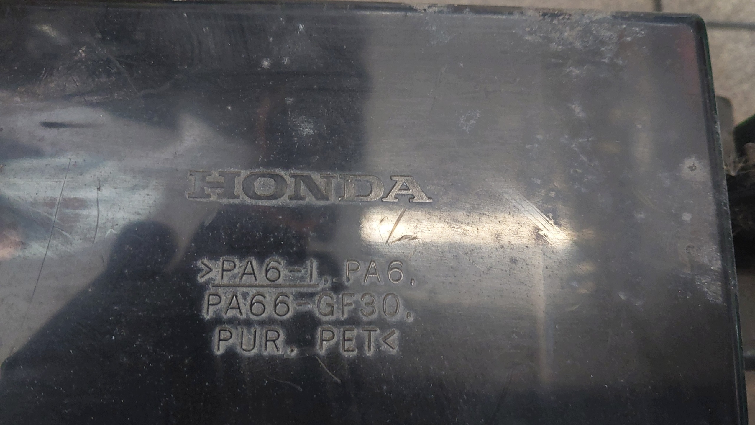 Aktiivihiilipatruunan kotelo Honda 18801615983