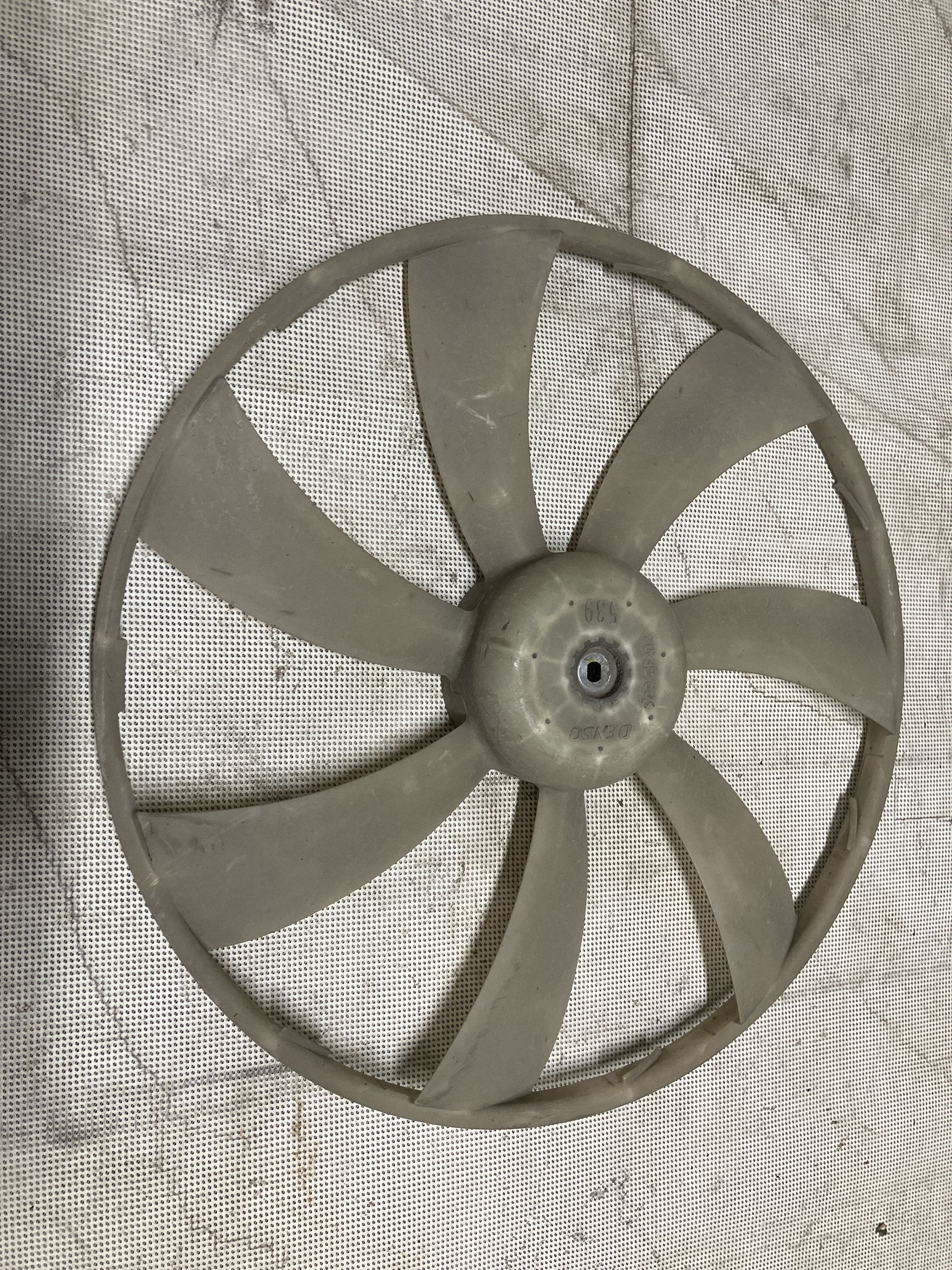 Lexus GS 300/350/430/450H Radiateurventilator ERN65882 image 2