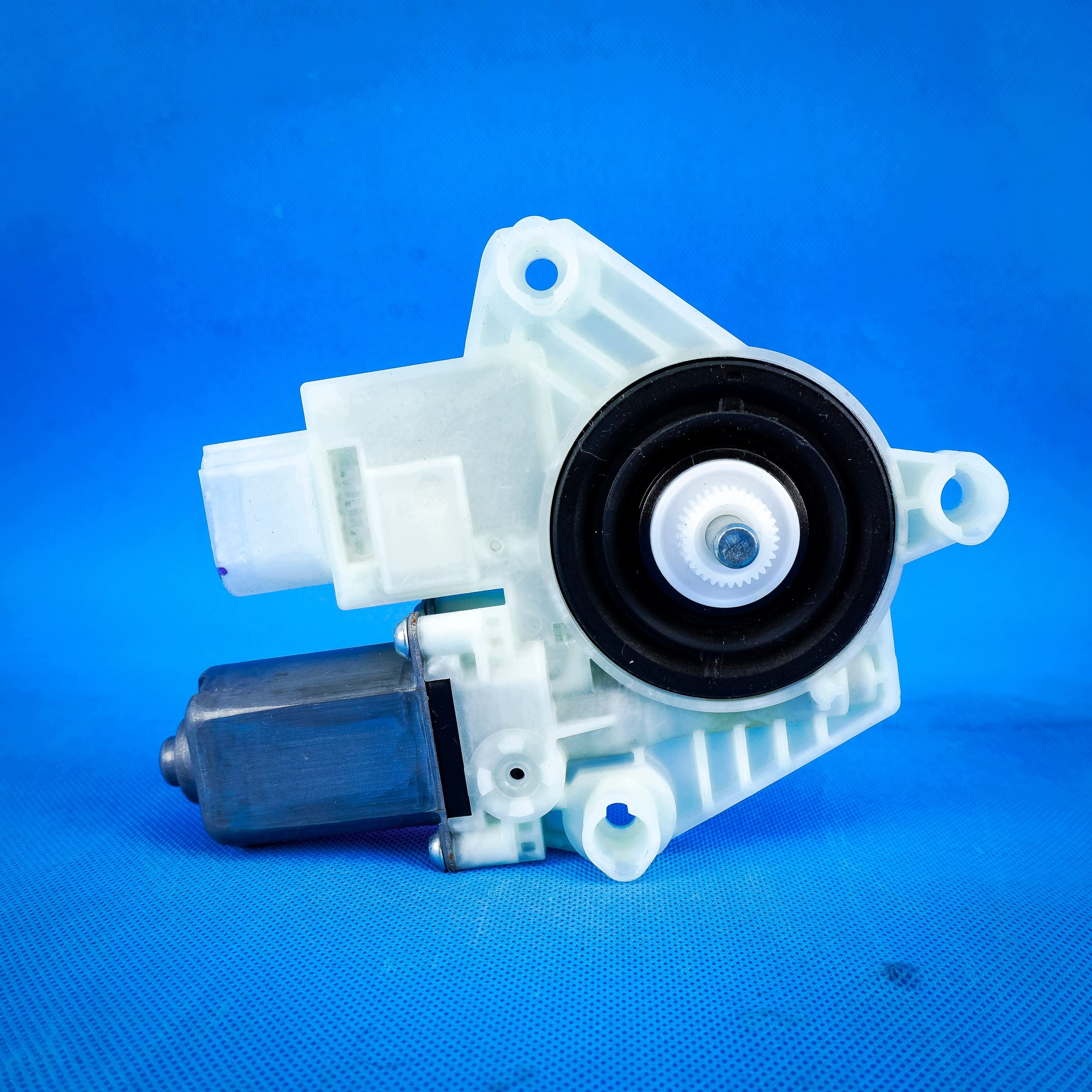 Motor de elevalunas delantero izquierdo BMW 5 G30 image 2