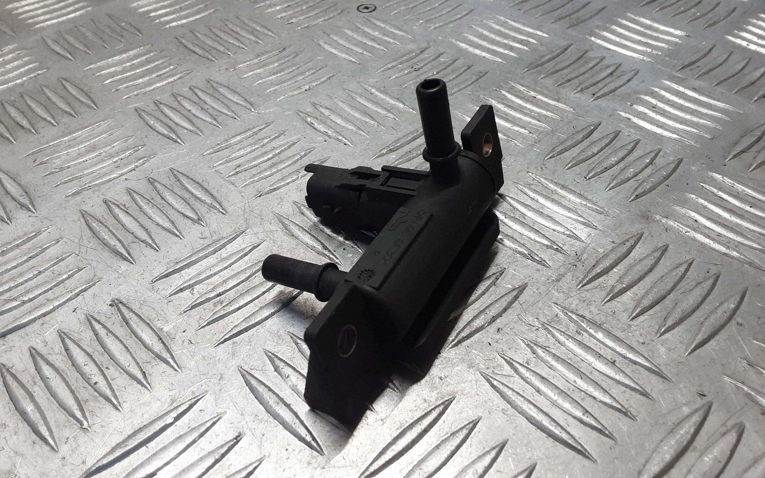 Lancia Phedra Fuel Temp Sensor OEM ERN67074 image 3
