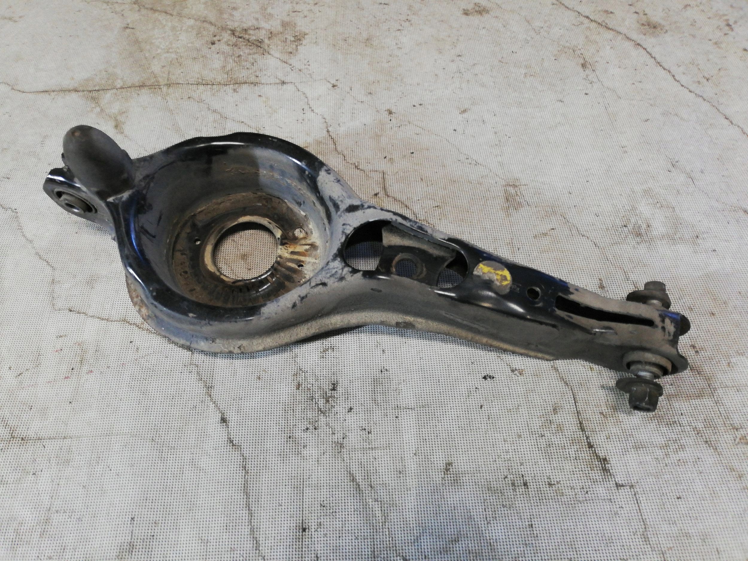Supporto molla posteriore Volvo V40 2016 OE ERN67515 image 3